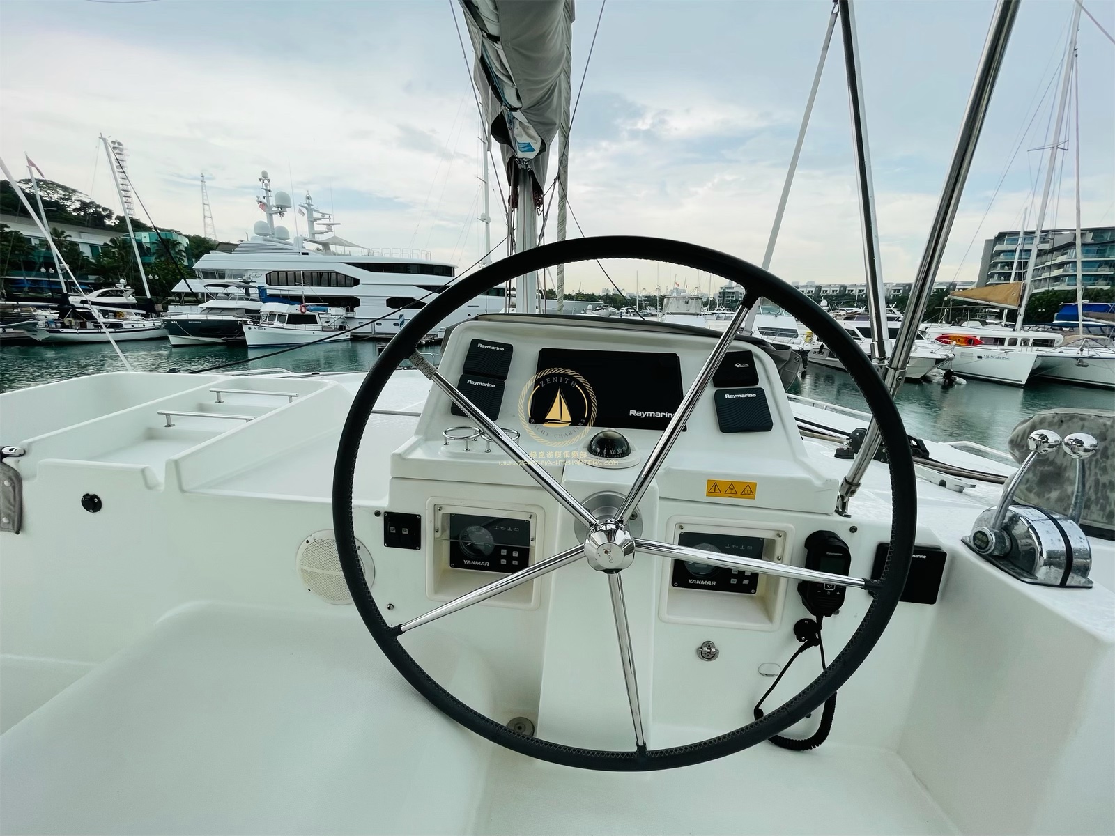 新加坡私人 Zen Sea 2 豪華遊艇租借（Zenithyachtcharters 提供）