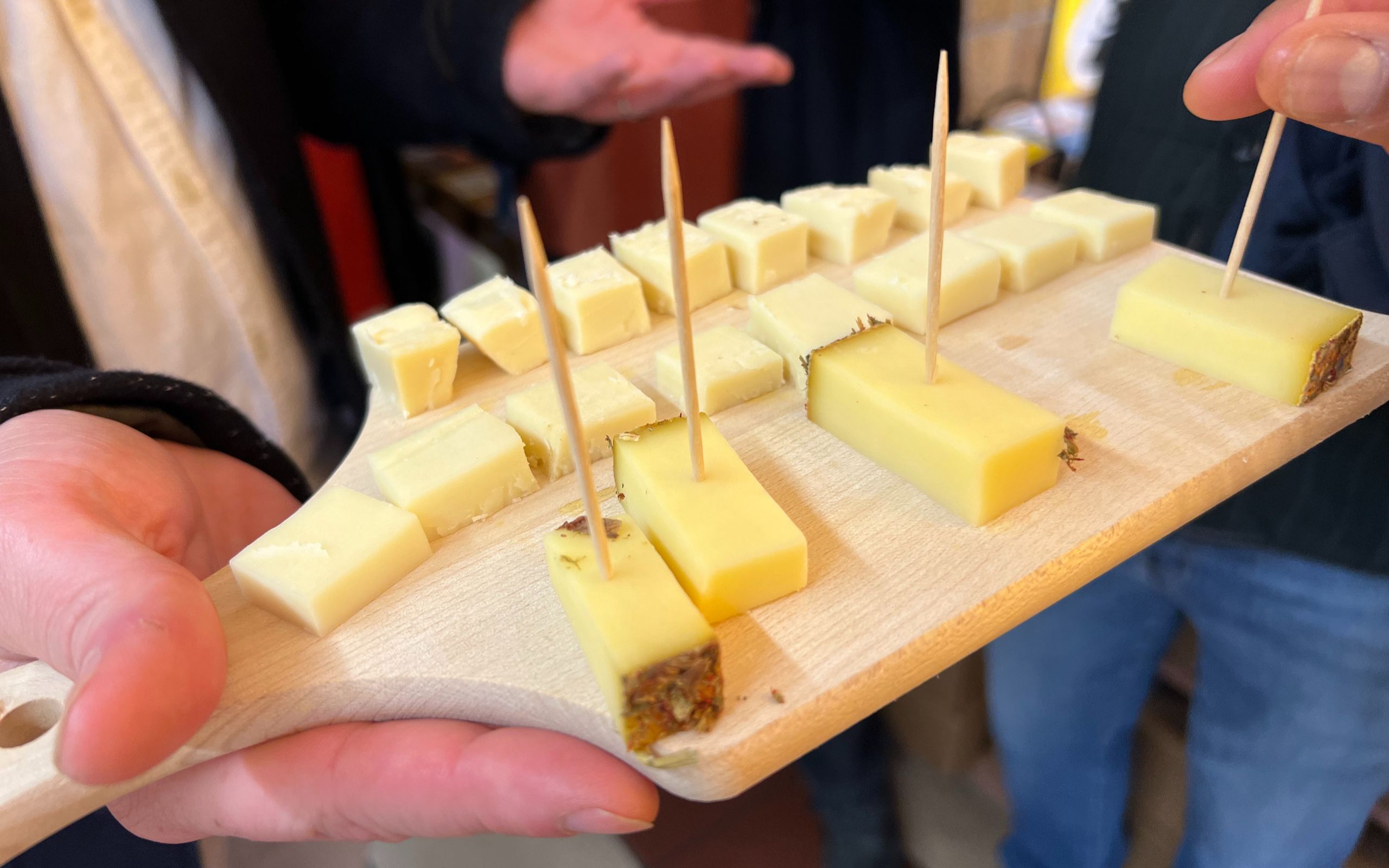 品嚐道地瑞士起司,感受濃郁、醇厚的難忘滋味 品嚐道地瑞士起司,感受濃郁、醇厚的難忘滋味