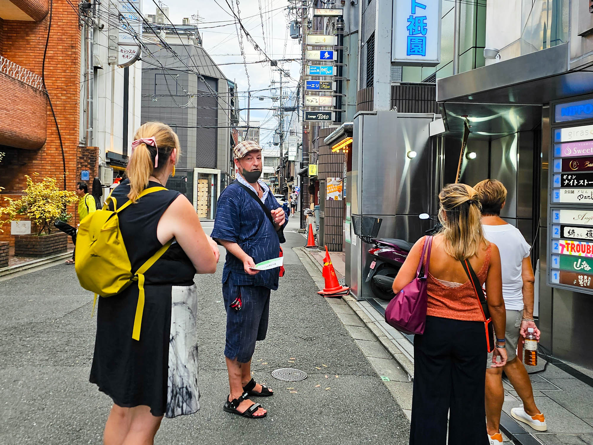 Kyoto Gion Night Walk Small Group Guided Walking Tour - 3 Hour