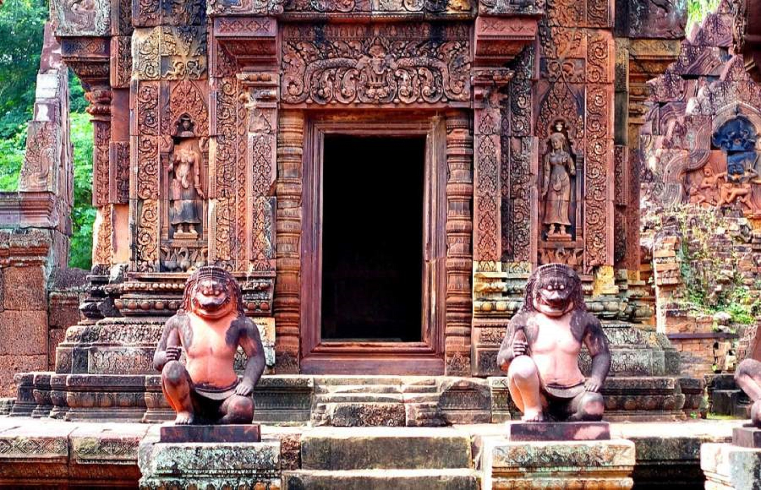 崩密列（Beng Mealea Temple）、女王宮（Banteay Srei Temple）和班提薩莫寺（Banreay Samre Temple）