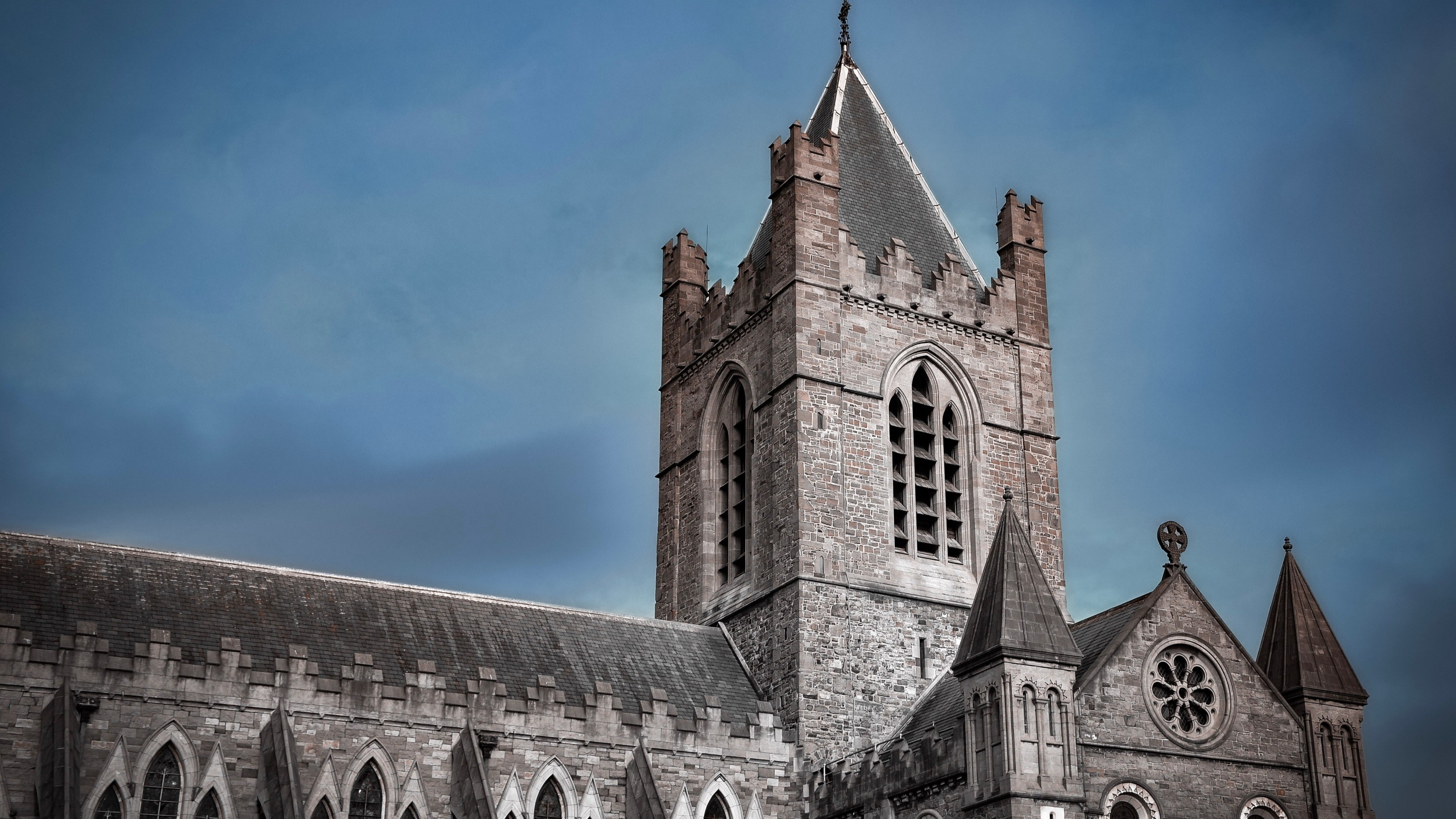 基督教堂大教堂的雄偉建築與天空交相輝映