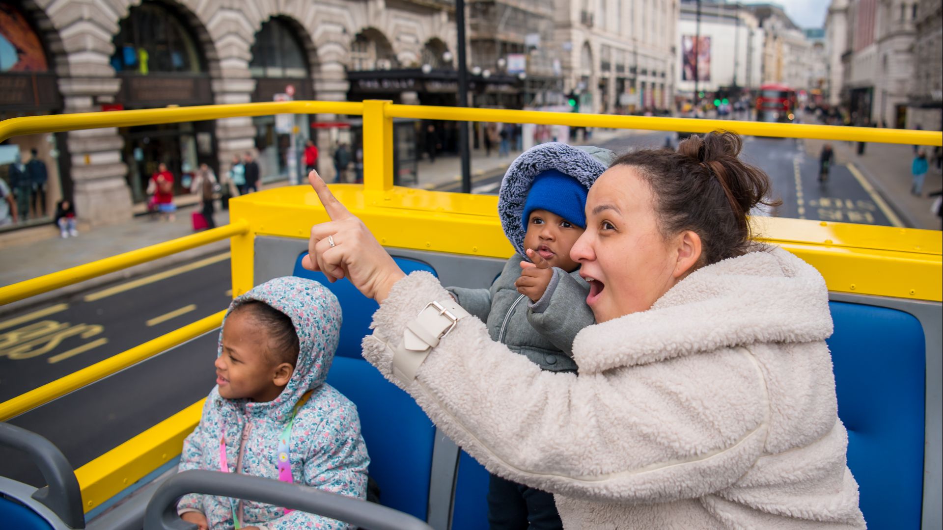 Paris Kids Bus Tour by Toothbus