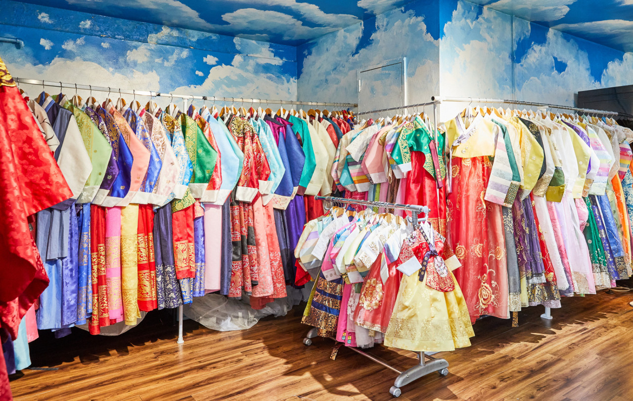 Traditional Hanbok Experience in Myeong-dong with In-House Studio