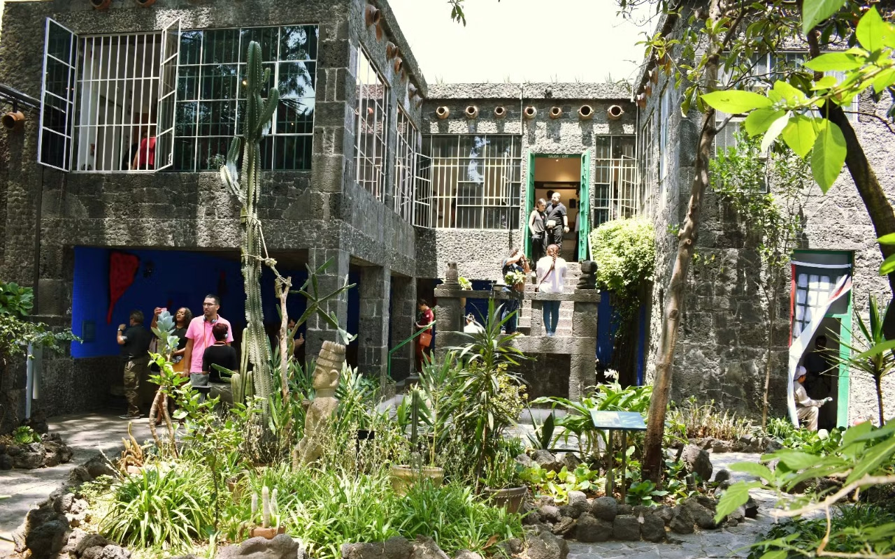 見證 Rivera 和 Kahlo 傳奇的宏偉願景與永恆藝術。 見證 Rivera 和 Kahlo 傳奇的宏偉願景與永恆藝術。