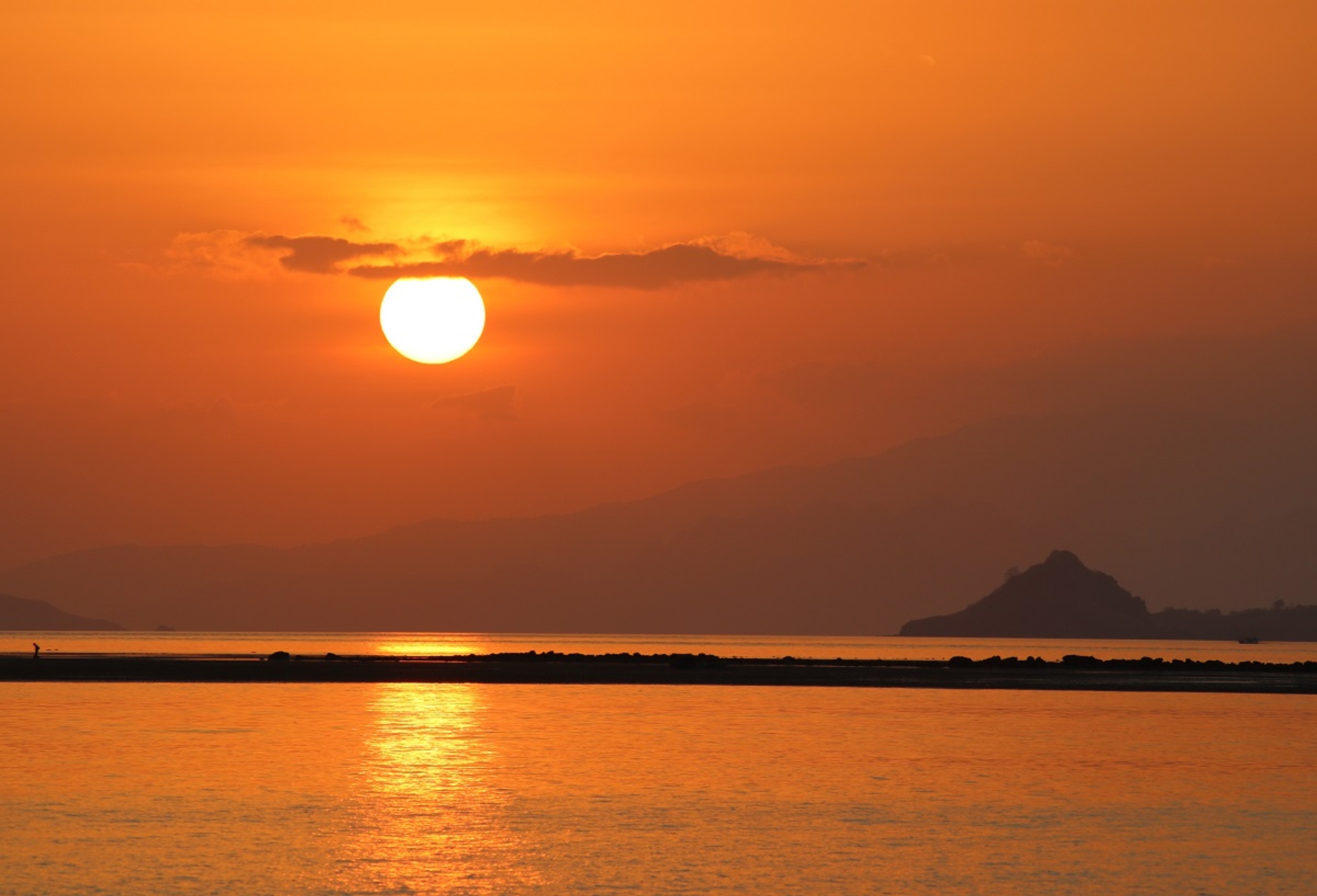 Flying Fox Sunset Cruise Private Boat Charter Komodo Labuan Bajo