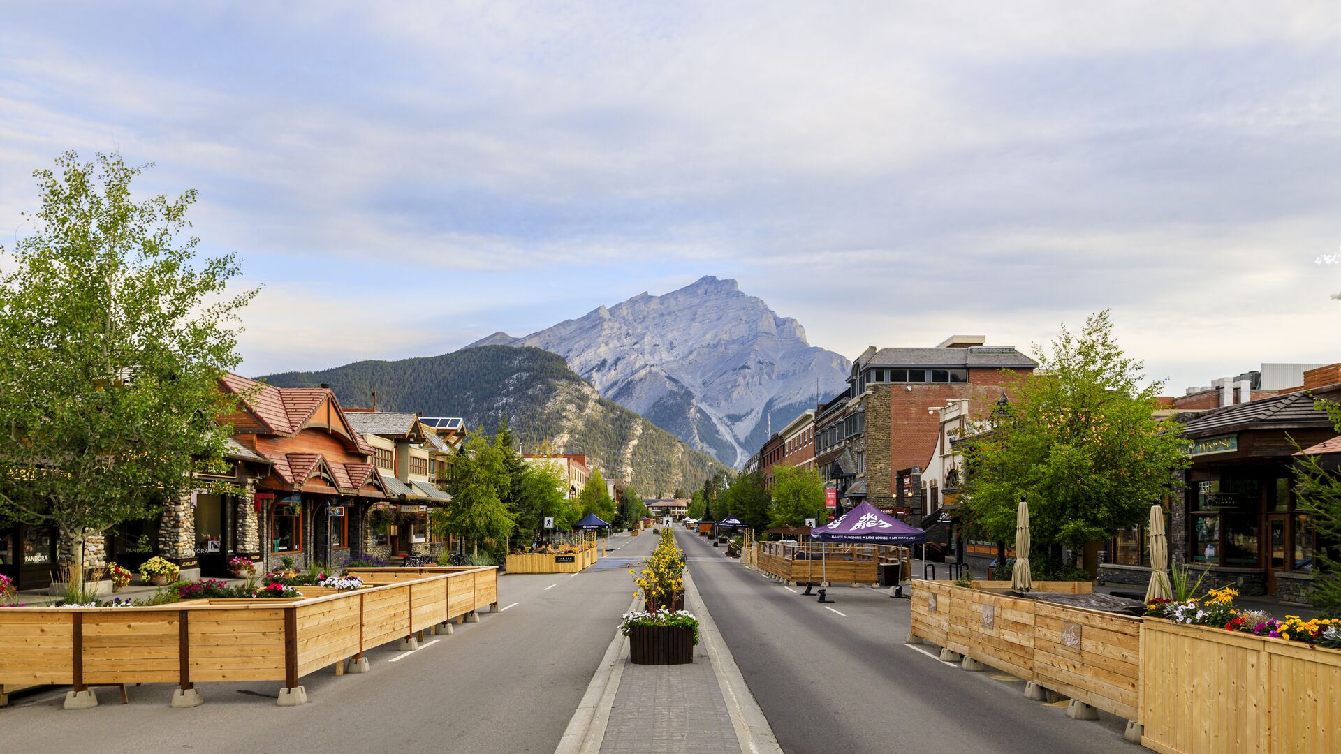 Full Day: Lake Louise, Moraine Lake, Johnston Canyon & Banff Town