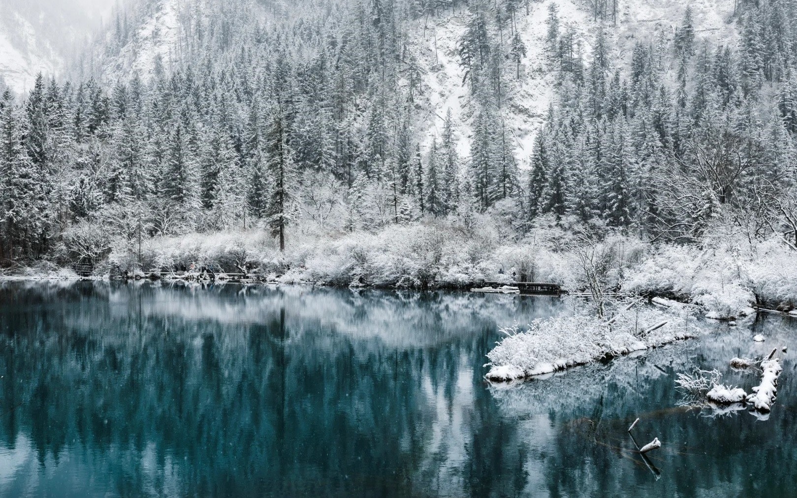 Jiuzhai Valley National Park One-day Nature & Mountain Tour