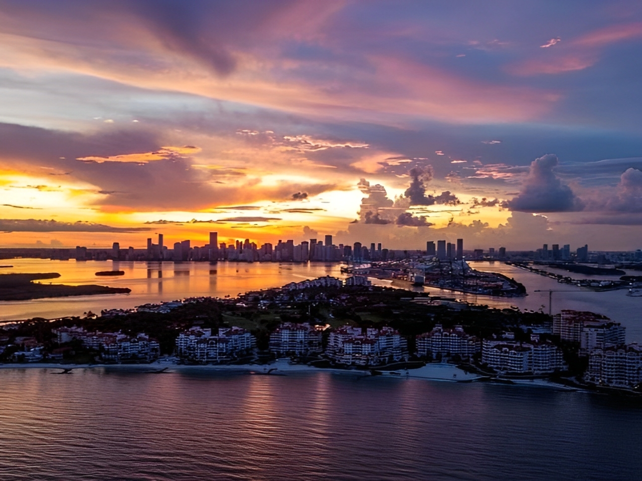 Miami: Night Lights Private Airplane Tour with Champagne