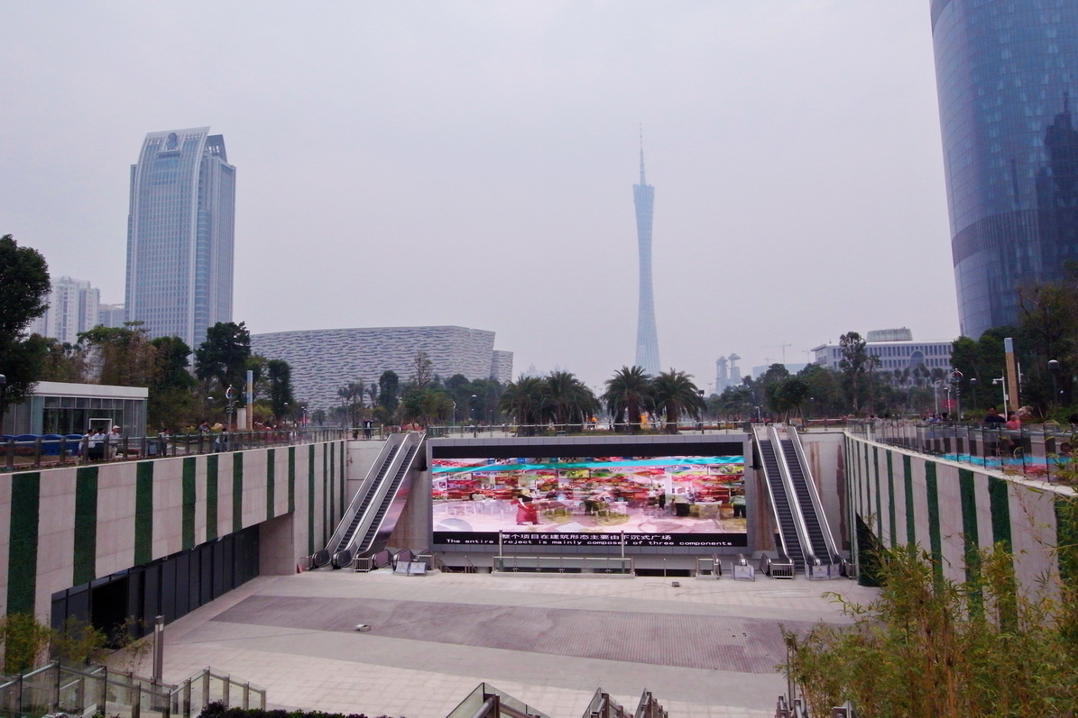 被譽為廣州“城市客廳”,是城市新中軸線核心。周邊矗立著廣州塔、大劇院等地標,四季花團錦簇,夜晚燈光秀璀璨奪目。 被譽為廣州“城市客廳”,是城市新中軸線核心。周邊矗立著廣州塔、大劇院等地標,四季花團錦簇,夜晚燈光秀璀璨奪目。