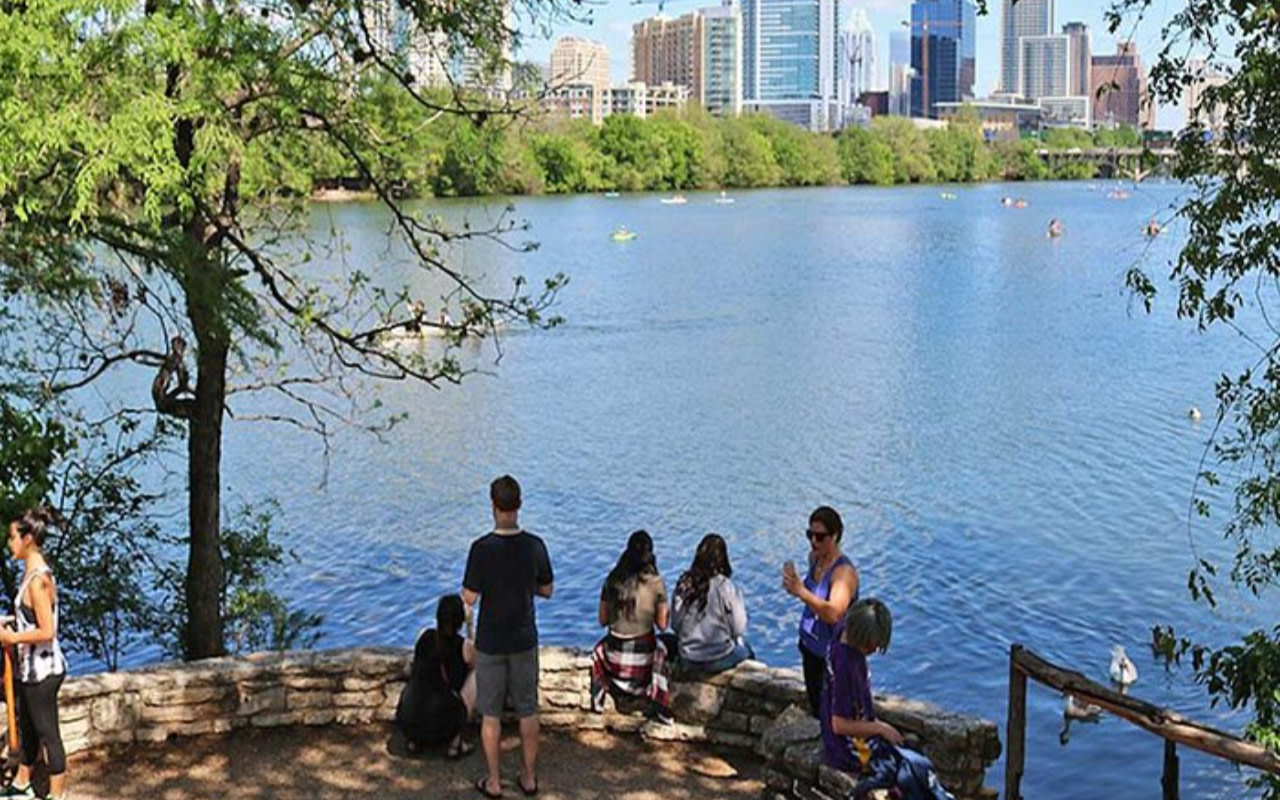 在專業導遊的帶領下，探索奧斯汀的標誌性地標，同時品嚐美味的墨西哥夾餅，並發掘當地故事