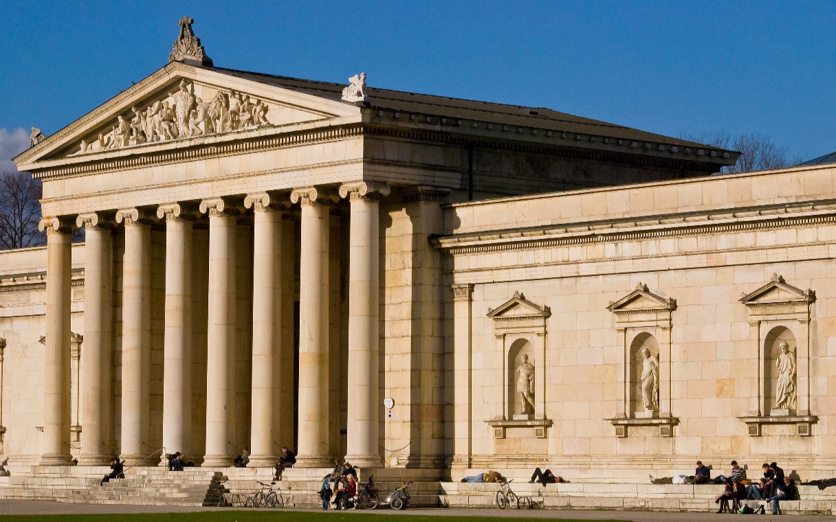 Third Reich Historical Walking Tour in Munich