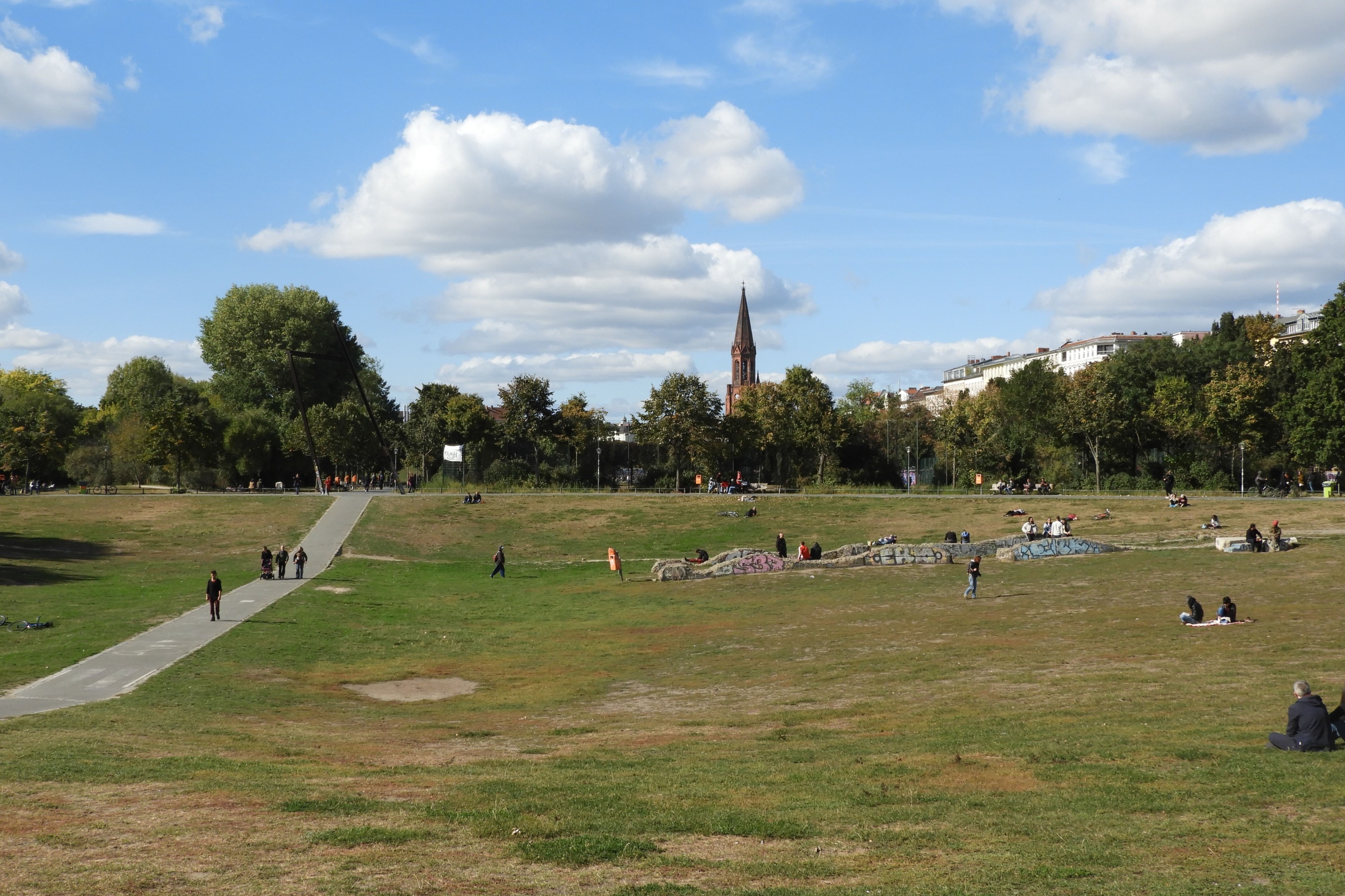 Berlin Kreuzberg Criminal and Cuddly 2-Hour Tour