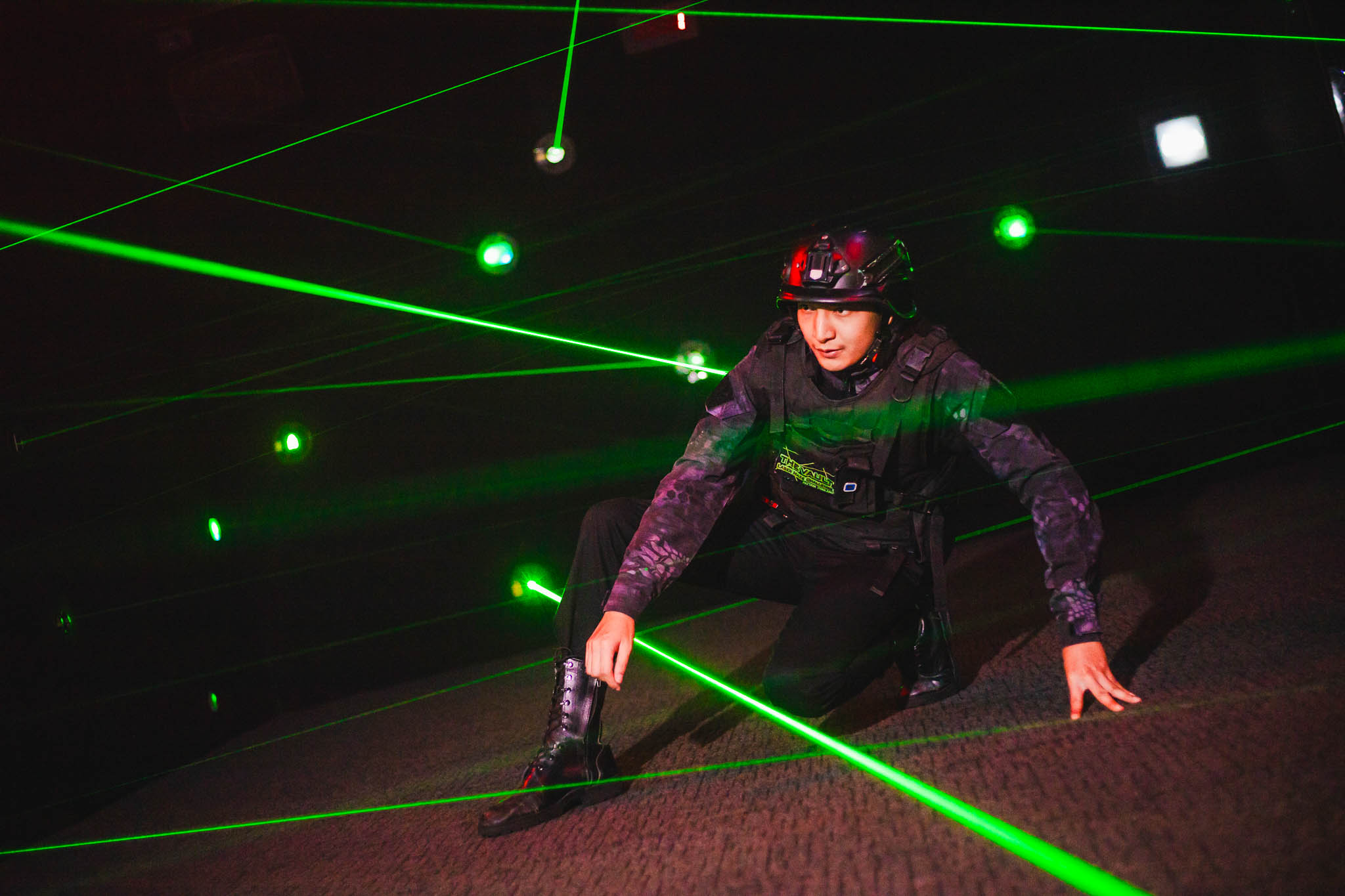 可暢玩多個室內景點，例如雷射迷宮挑戰 (The Vault Laser Maze Challenge)、鬼屋探險 (Haunted Adventure)、無限迷宮 (Infinity Maze) 或 9D 移動劇院 (Moving Theater 9Dx)