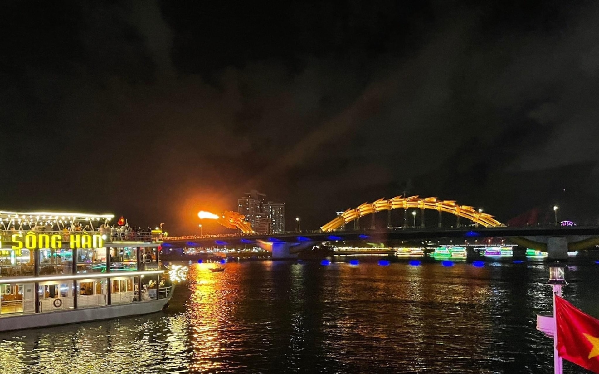 Han River Night Cruises By Tau Rong Song Han