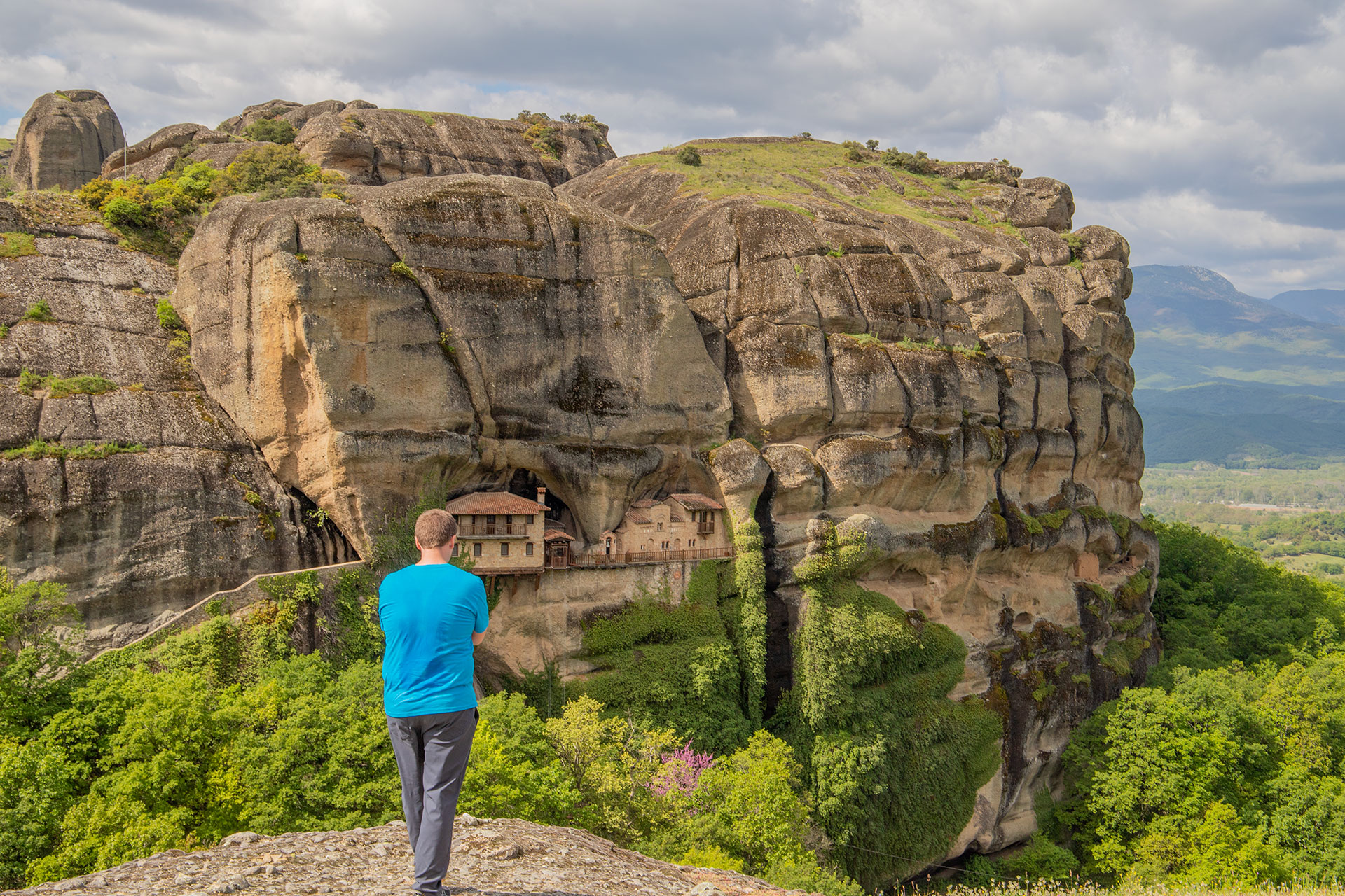 梅特歐拉（Meteora）健行遊，從卡拉巴卡或卡斯特拉奇出發，並參觀修 monastery
