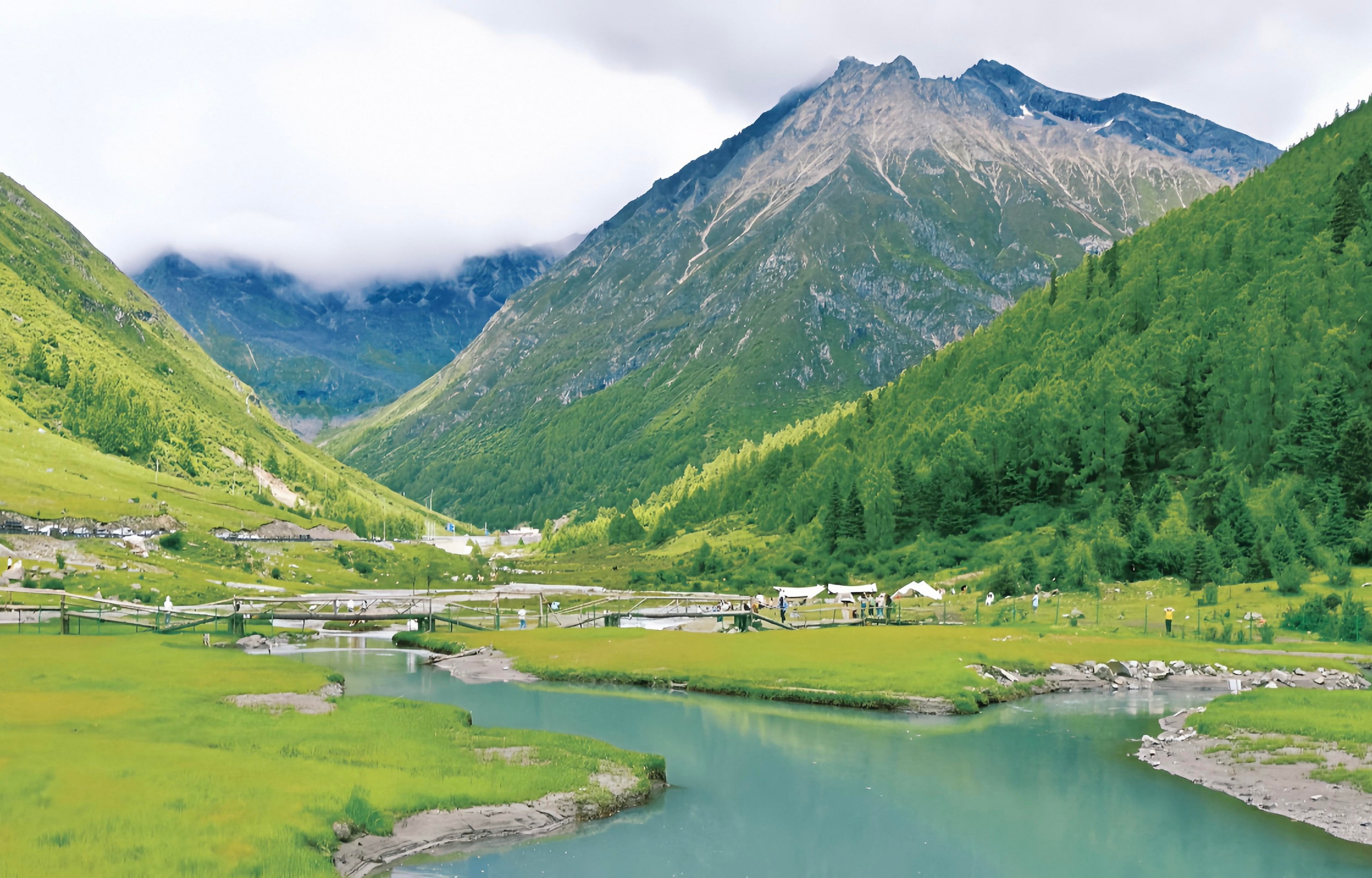 在這裡，你可以選擇徒步旅行，感受大自然的魅力