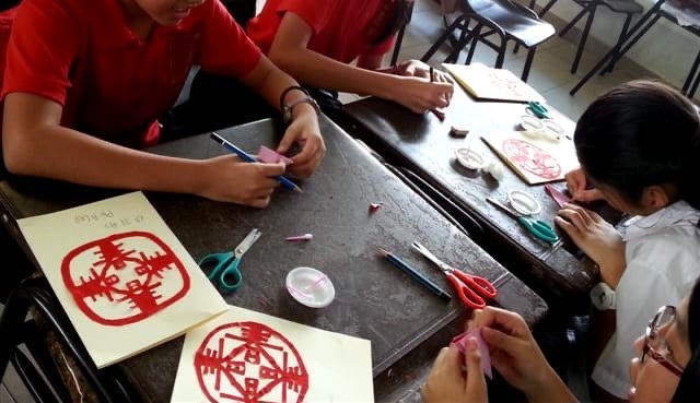 學員在聽完講師的指導分享後,開始創作自己的作品。 學員在聽完講師的指導分享後,開始創作自己的作品。