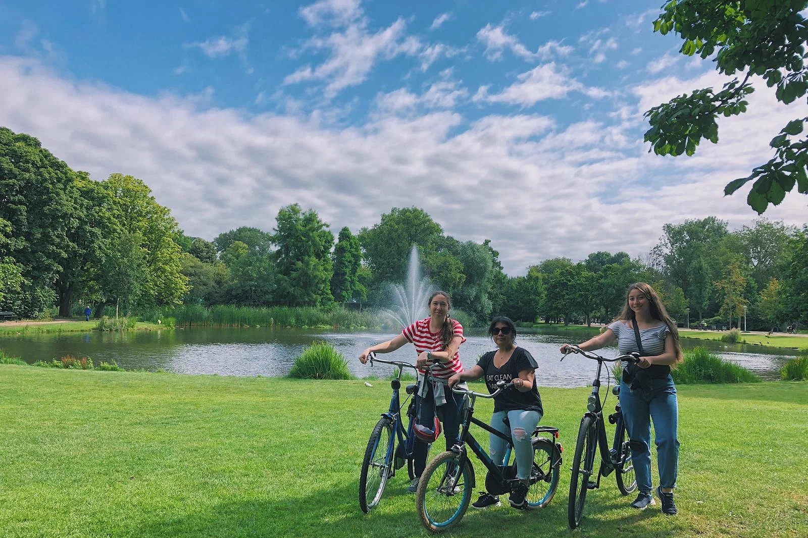 Amsterdam Bike Tour with Canal Cruise