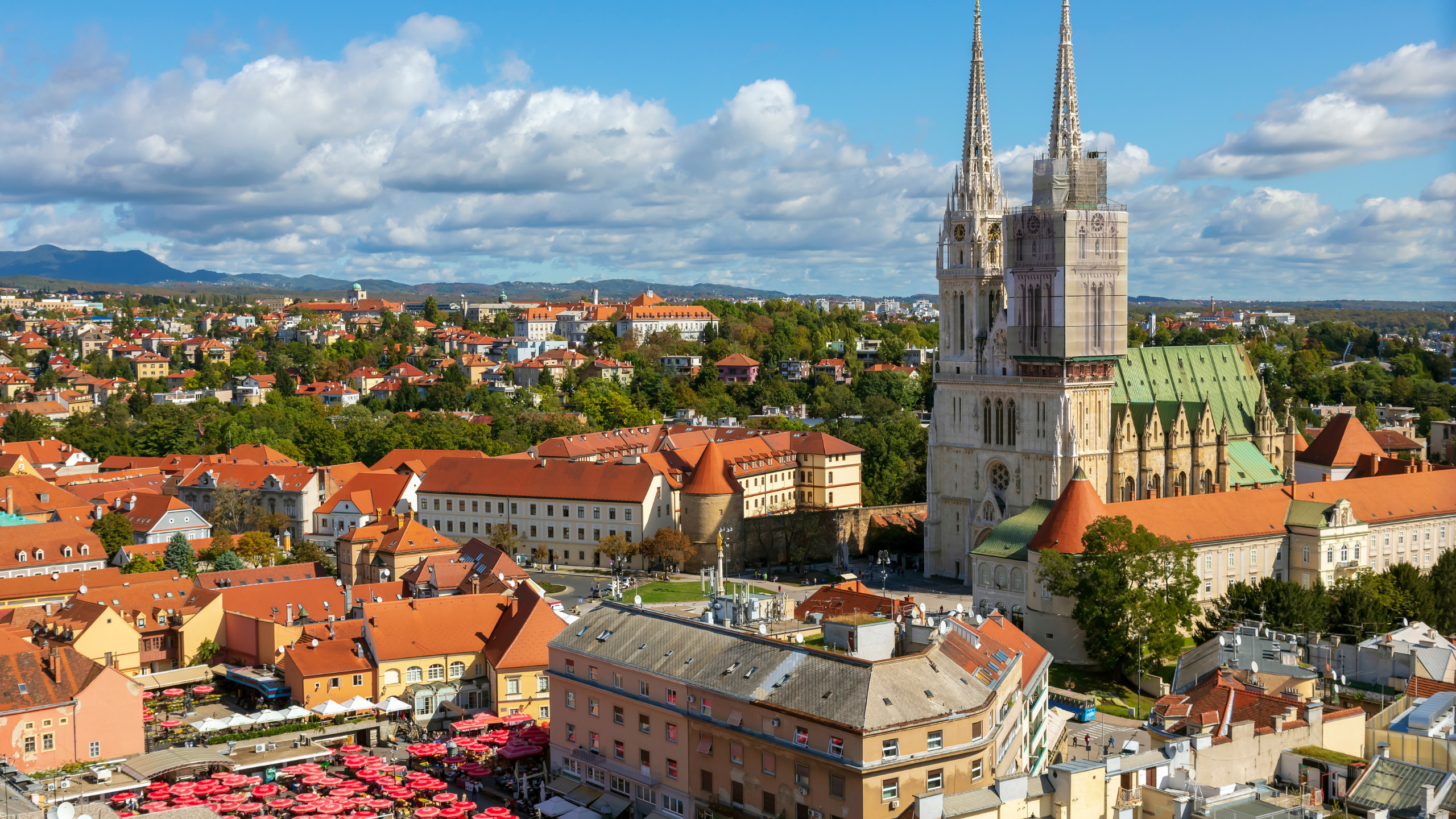 克羅埃西亞 (Croatia) 最高的薩格勒布主教座堂，同時也是最具代表性的教堂，是一座令人驚嘆的哥德式建築傑作，蘊含豐富的歷史。