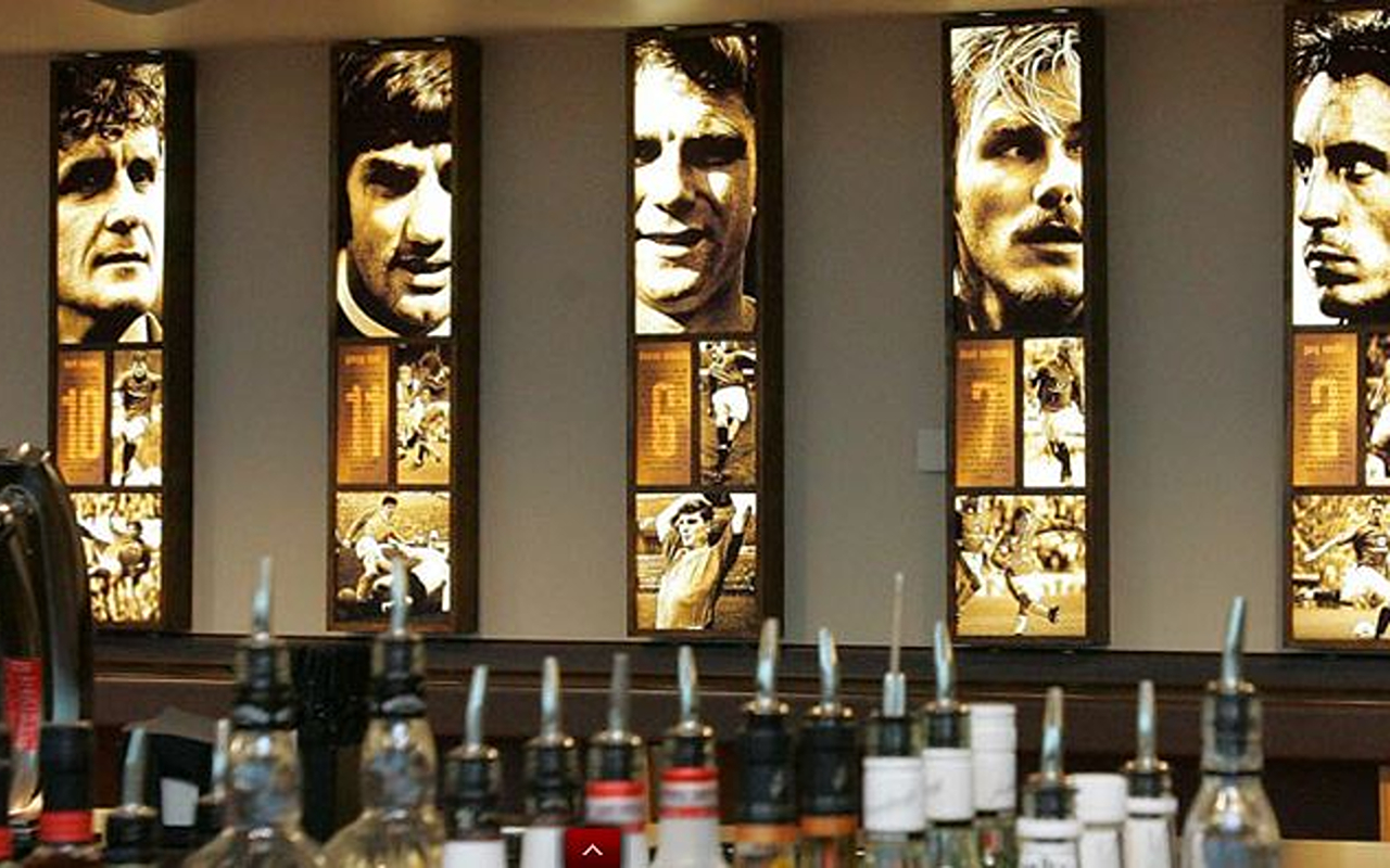 手持清爽的啤酒，重溫傳奇足球時刻