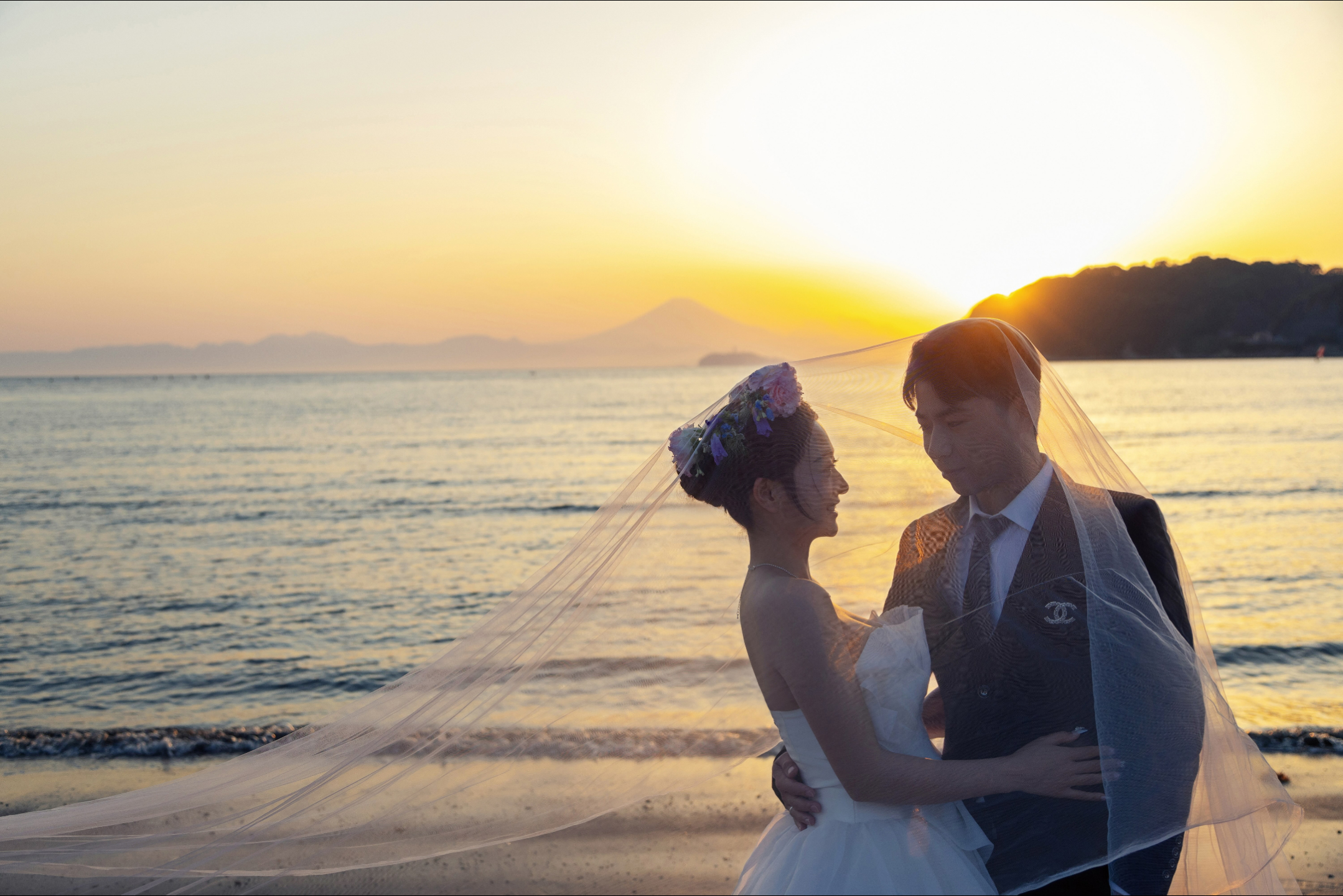 逗子海灘 - 沙灘平緩，海浪溫柔，天氣晴朗時可欣賞富士山美景，是拍攝輕鬆海邊寫真的理想之地