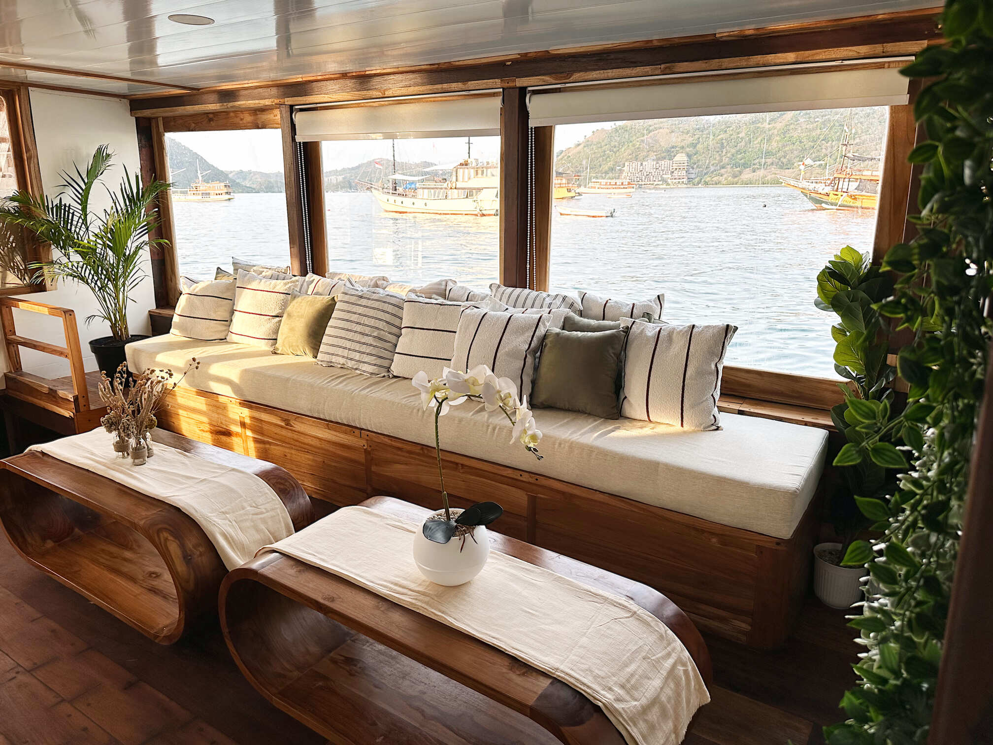 BOAT 2 Cozy Lounge / Living Room BOAT 2 Cozy Lounge / Living Room