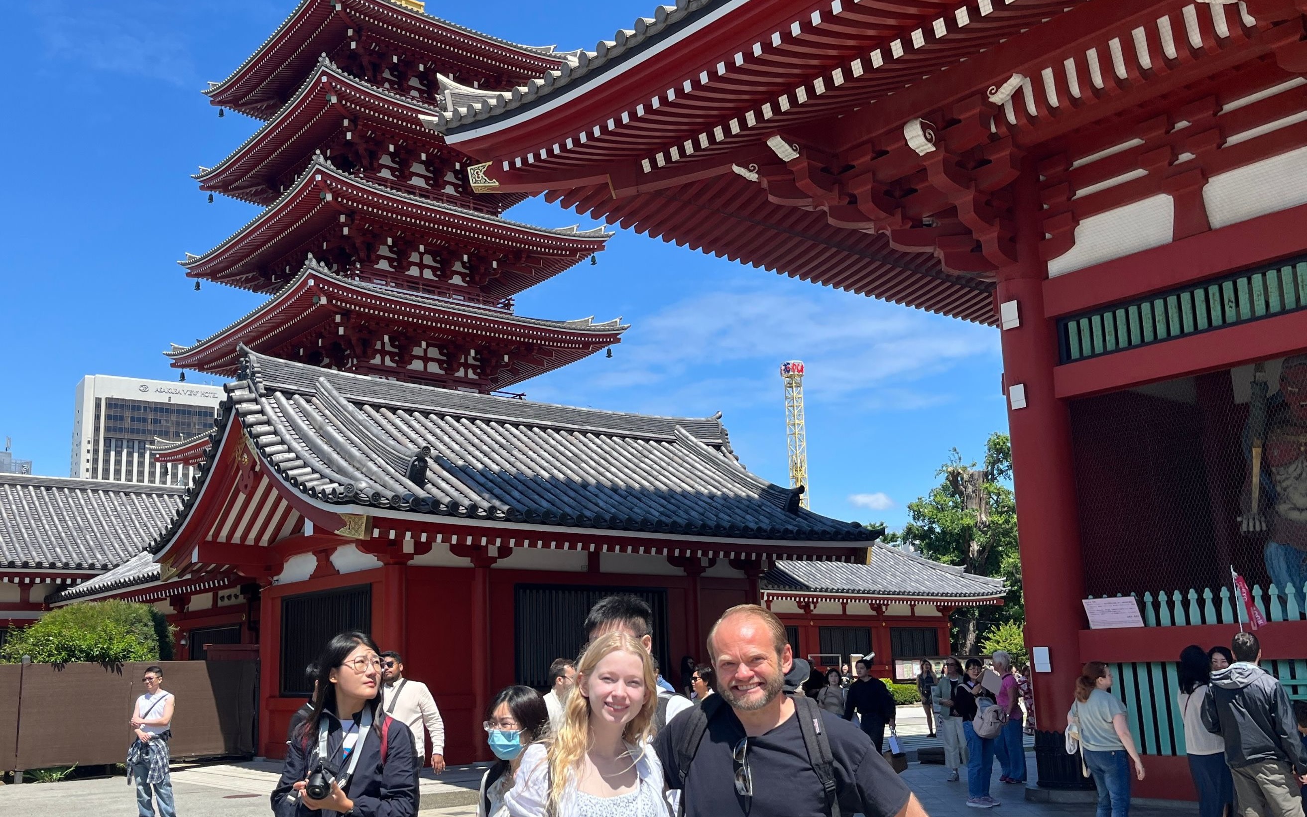 Tokyo Asakusa Kaminarimon Half-Day Tour with Sushi & Fugu