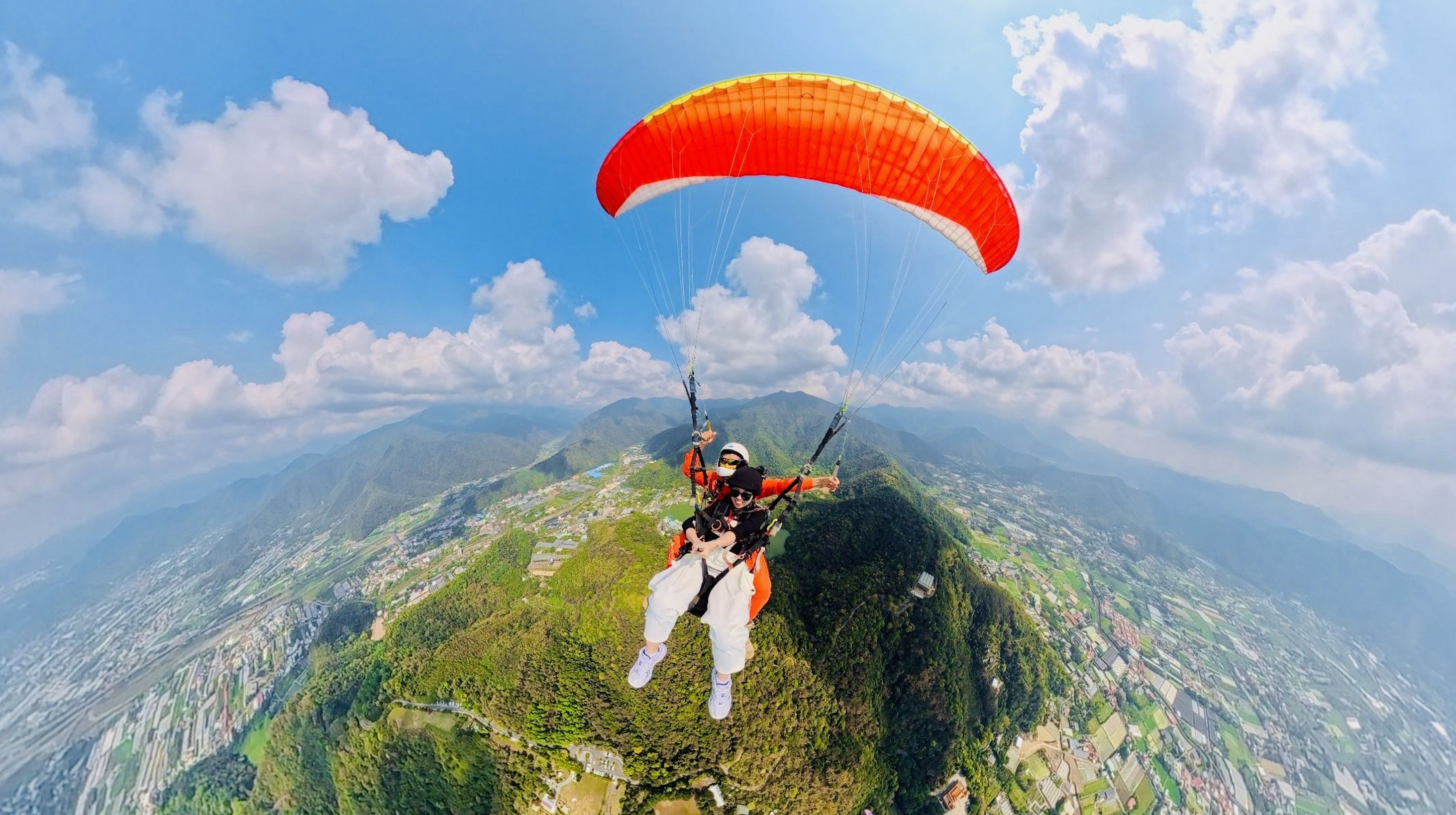 Puli, Nantou: Tandem Paragliding over Taiwan's Geographic Heart