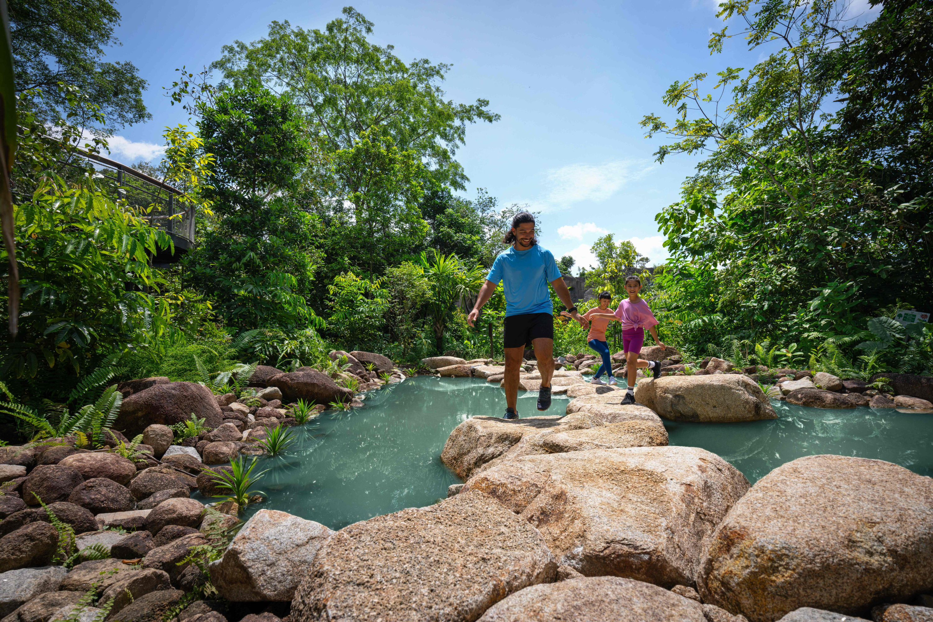 Rainforest Wild ASIA_Crossing Boulders