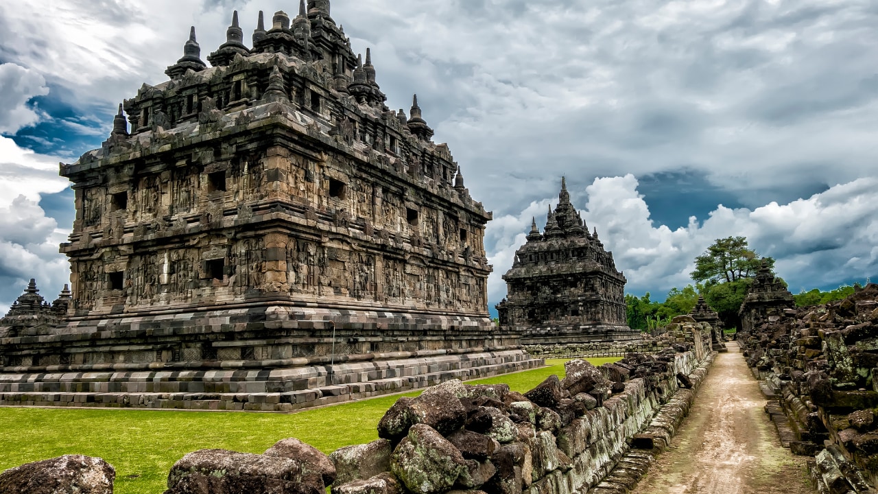 Yogyakarta Hidden Temples Tour with Multilingual Guide