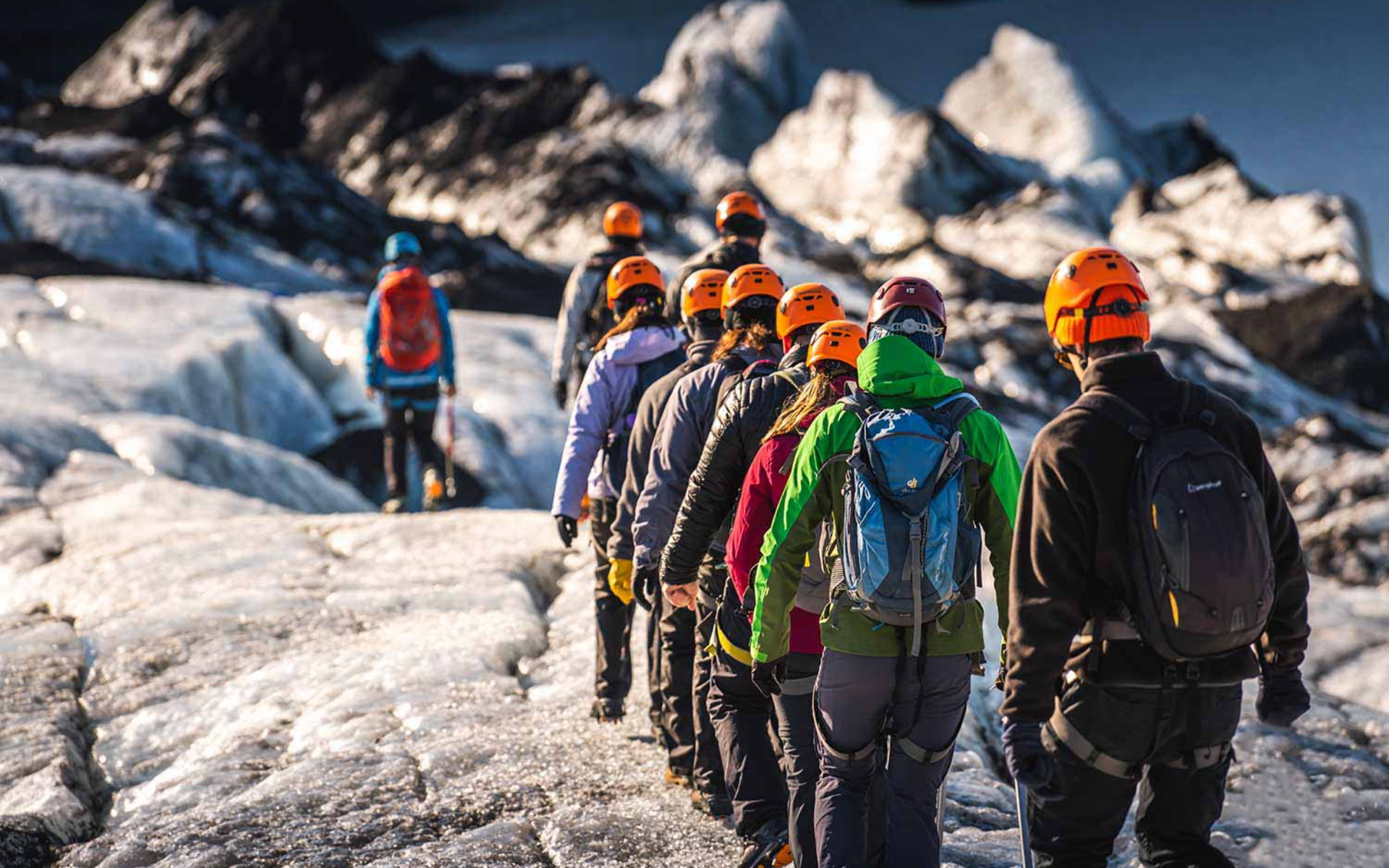 從雷克雅維克出發,踏上史詩般的冰川探險之旅,征服冰凍的景觀 從雷克雅維克出發,踏上史詩般的冰川探險之旅,征服冰凍的景觀