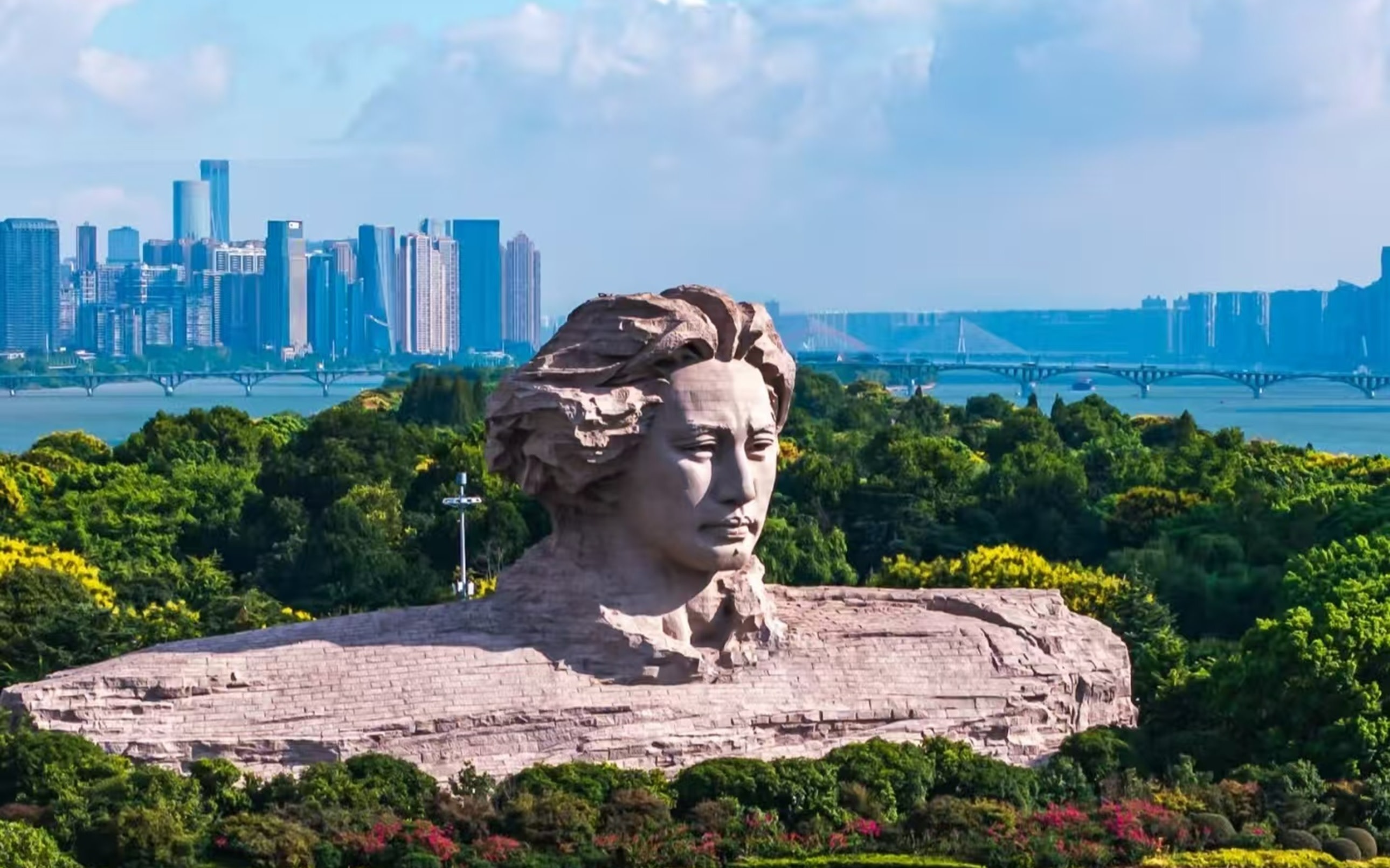 Changsha Yuelu Mountain & Orange Isle Full-Day History Tour