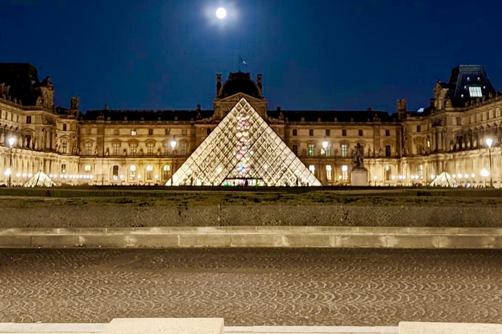 Best of Paris Guided Tour with 30 Attractions