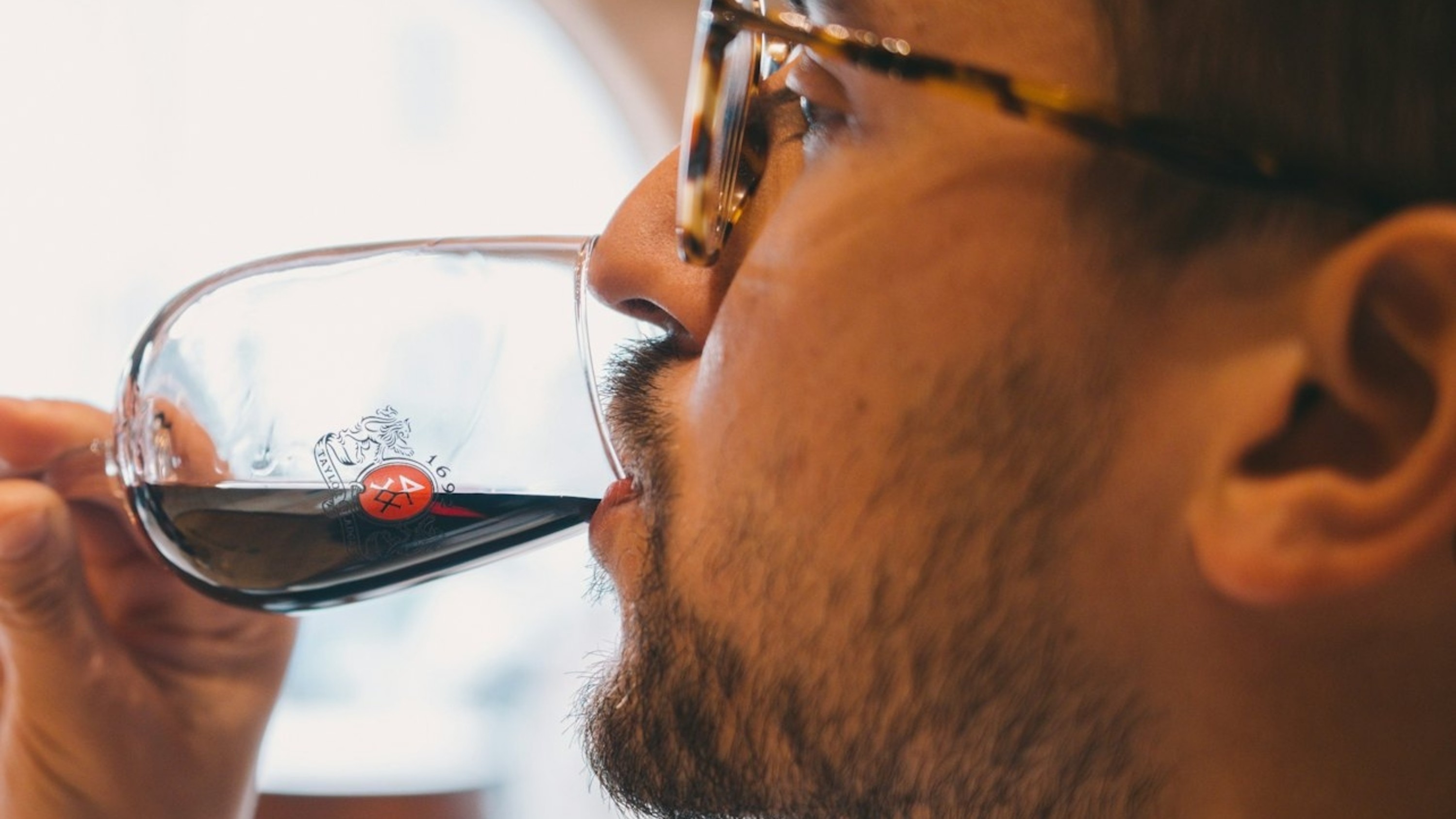 Winery visit and wine tasting experience in Vila Nova de Gaia