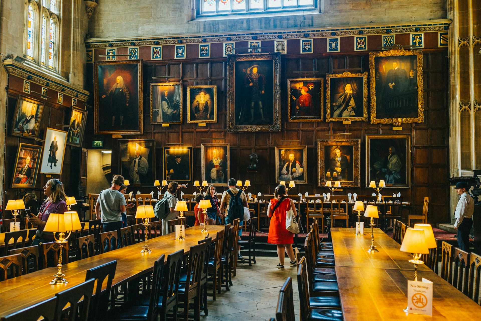 學院最著名的景點之一是 Great Hall（大禮堂），這裡高聳的天花板、長桌和古典裝飾令人印象深刻，也是《哈利波特》中霍格華茲大禮堂的靈感來源。