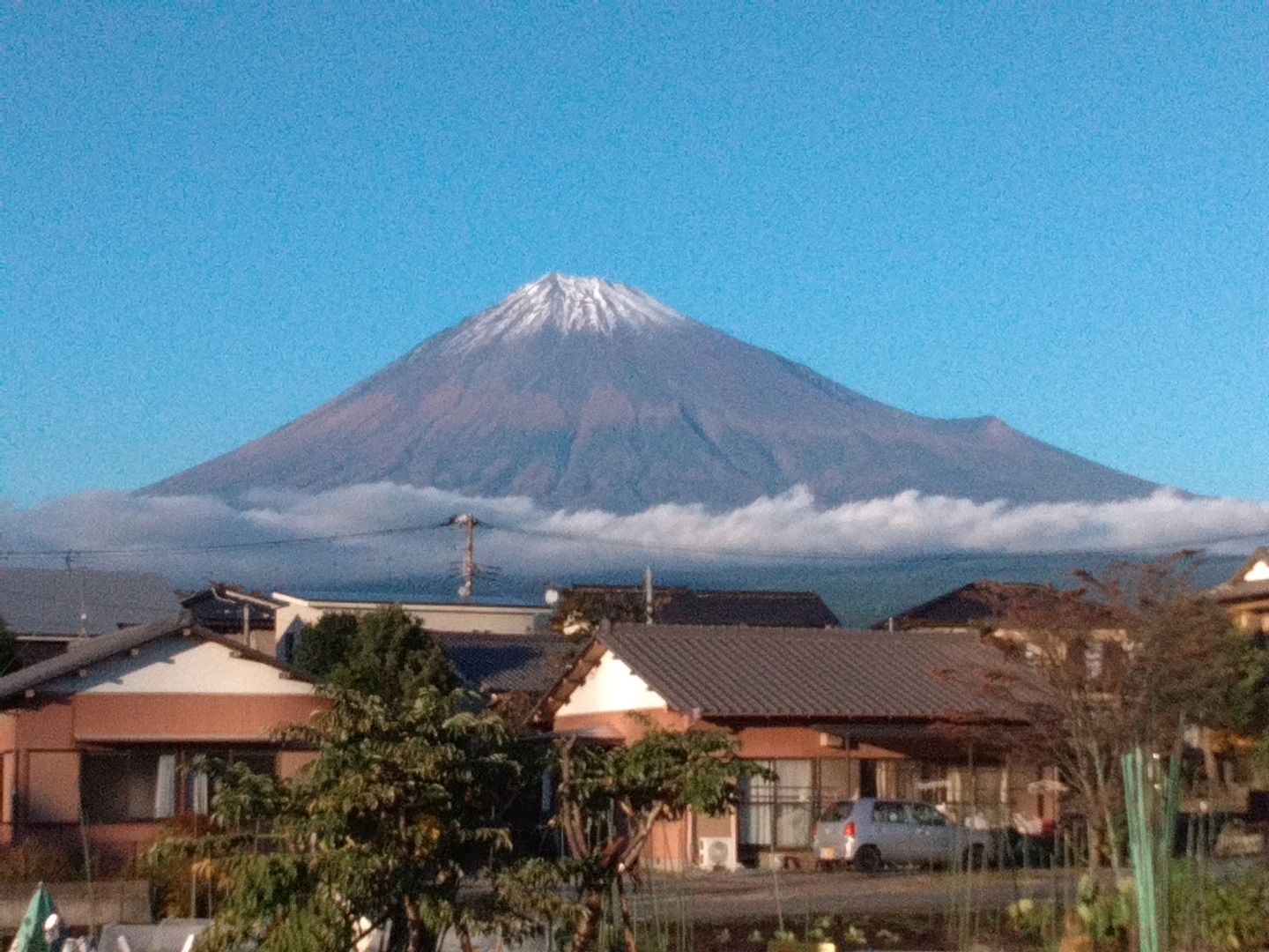 搭乘北齋特快列車前往富士根站
