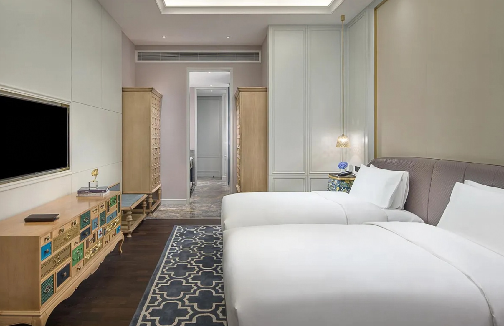 Luxury Post-Modern Style Twin Room Reference Image