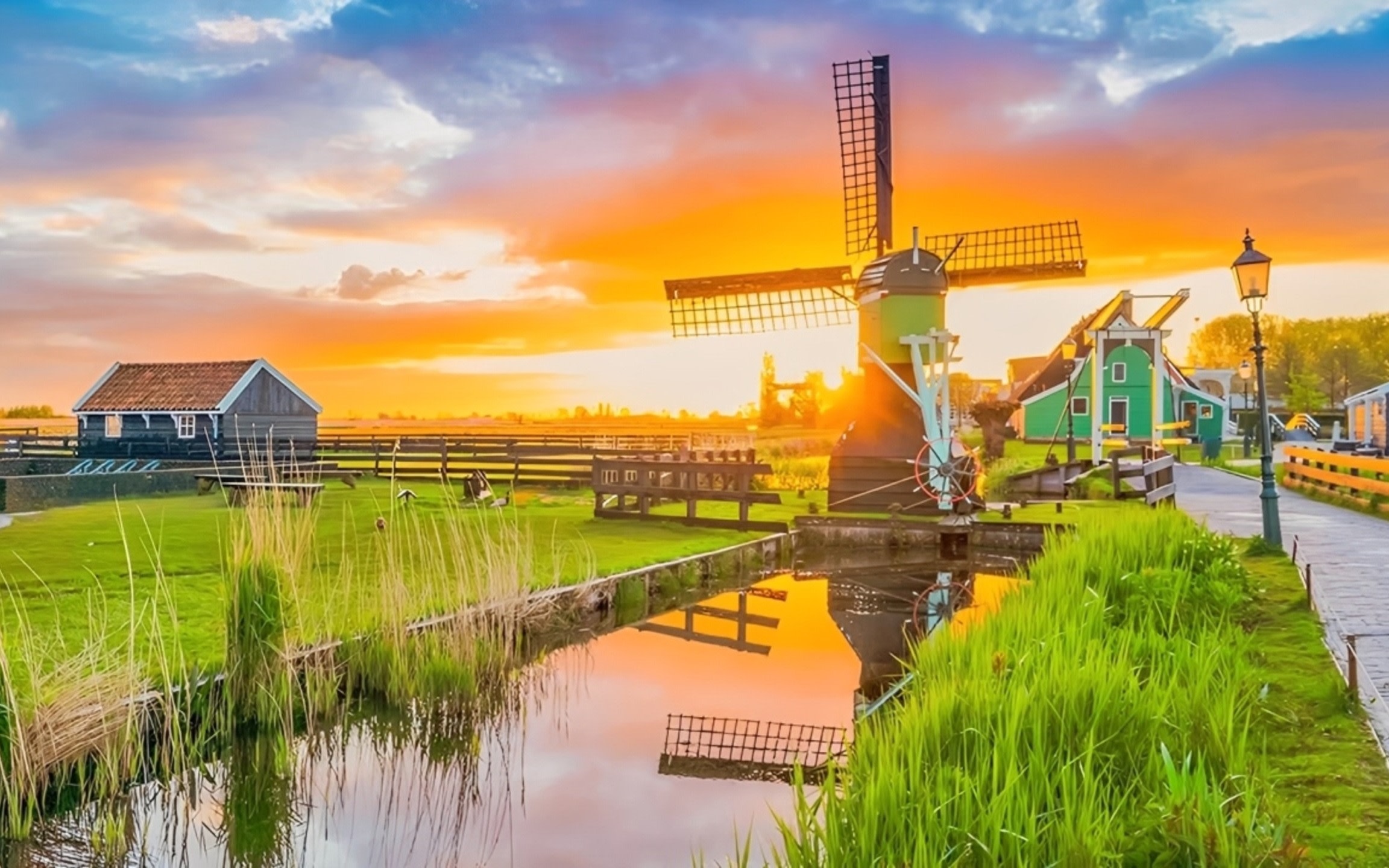 Volendam, Marken, Edam & Zaanse Schans Windmills tour from Amsterdam