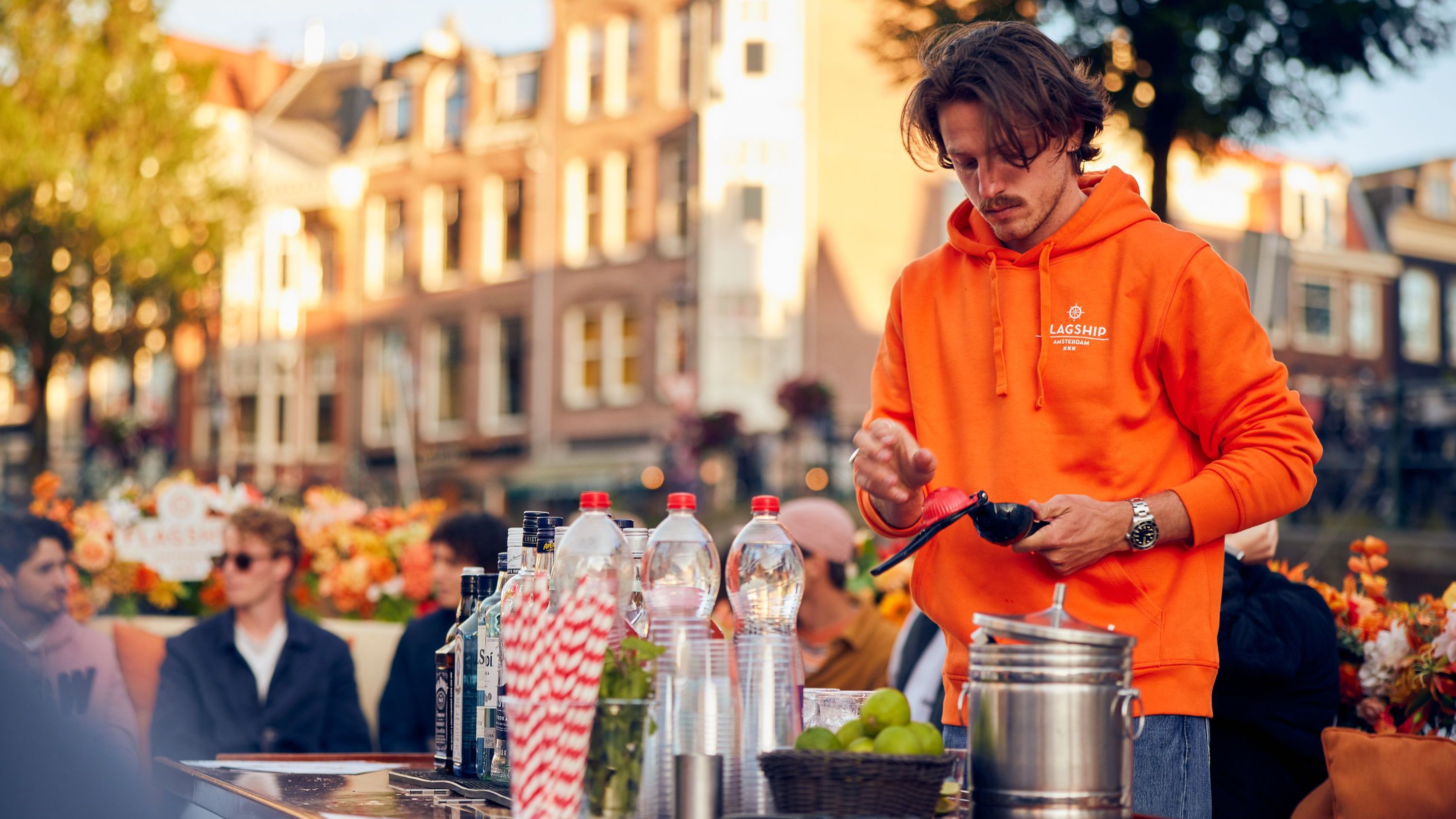 阿姆斯特丹 (Amsterdam) 運河豪華遊船賞花之旅（船上酒吧）