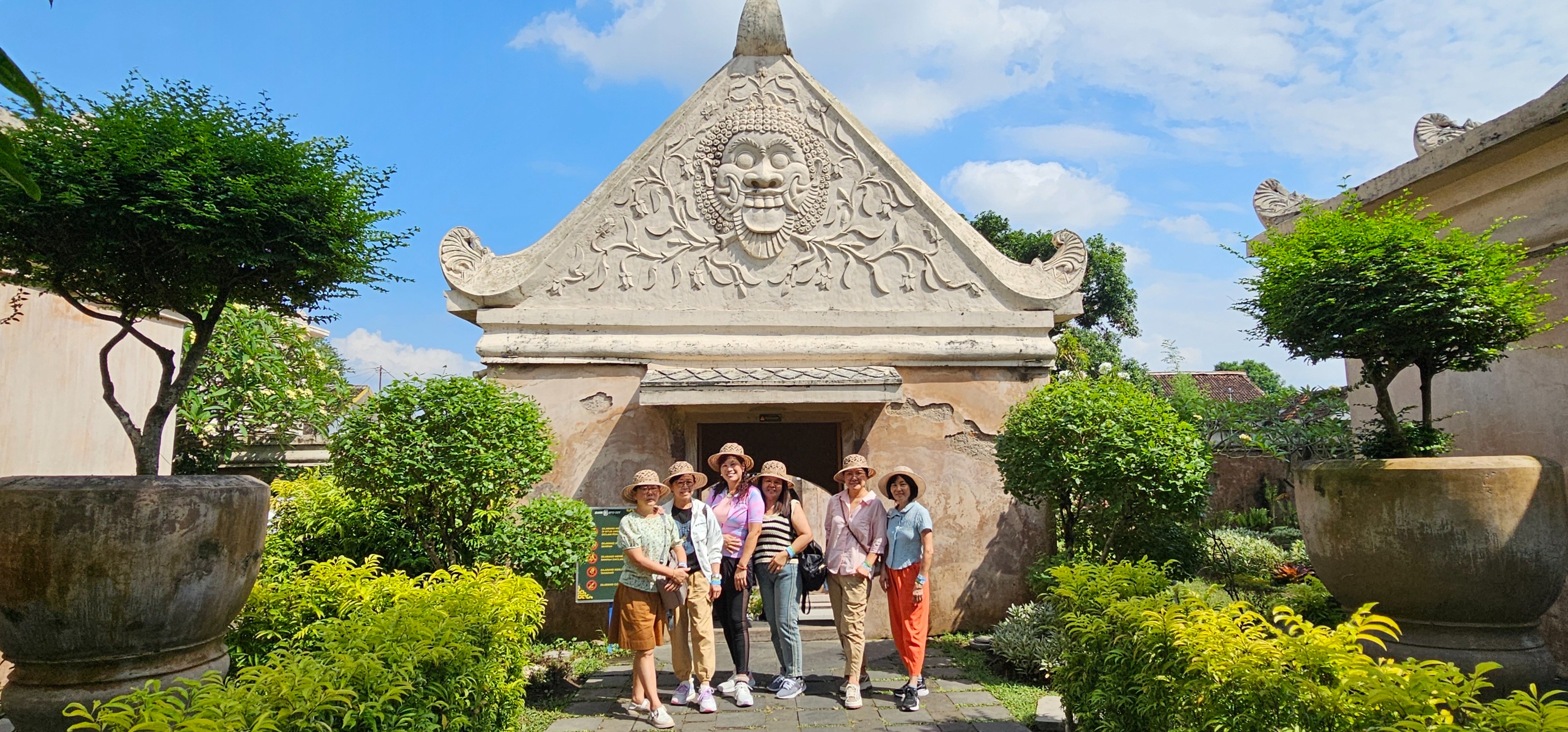 Obelix海景藝術表演與Kraton和Tamansari 城市之旅