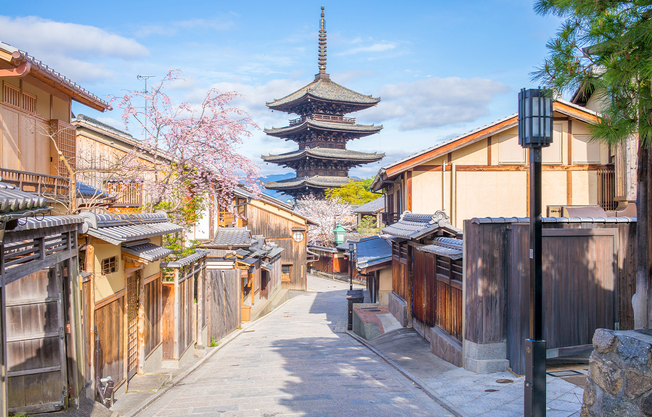 京都+奈良+清水寺區域-和服體驗+八坂神社+伏見稻荷大社+奈良公園-看鹿和楓葉的奈良公園+東大寺