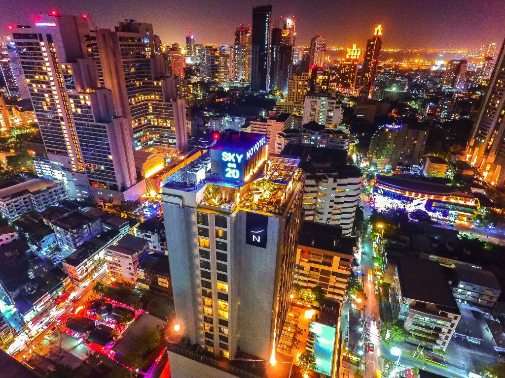 Sky on 20 Rooftop Bar at Novotel Bangkok Sukhumvit 20
