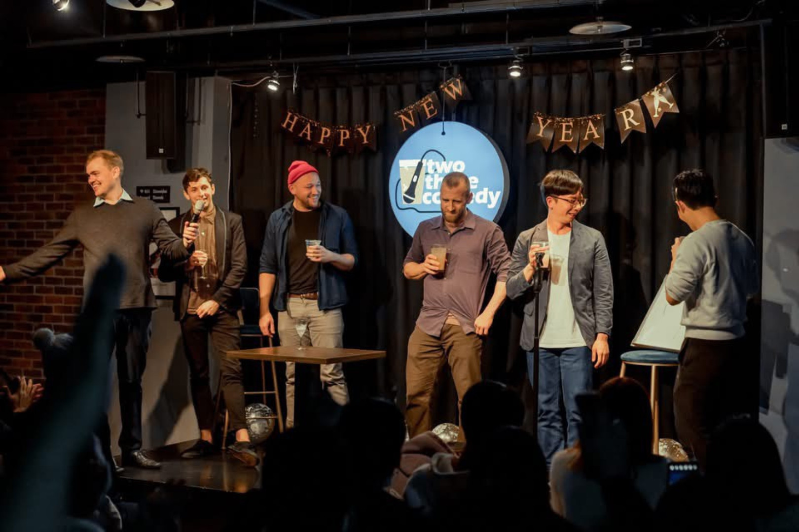 Taipei Zhongshan District Walking Tour and Live Comedy Show Experience (Including Comedy Show Admission & One Craft Beer)