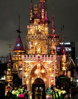 The night view of Magic Castle at Lotte World