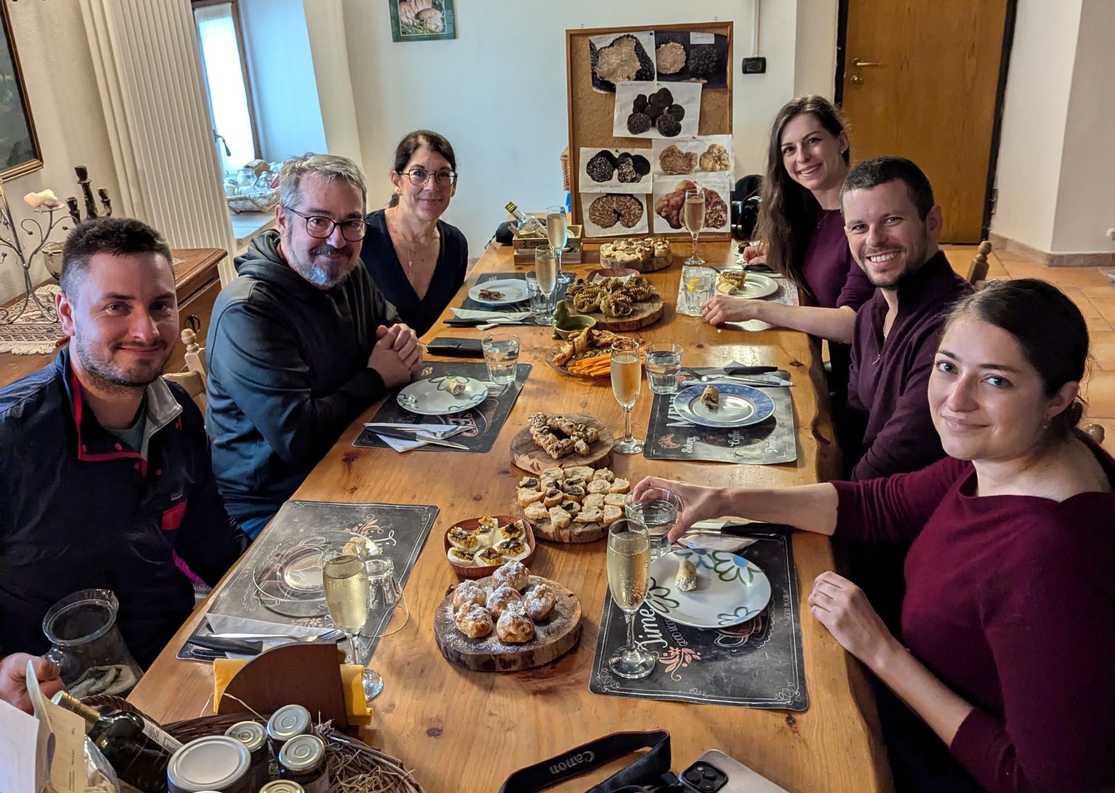 Truffle Hunting with Lunch/Dinner halfway from Cinque Terre to Parma
