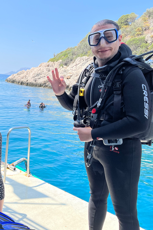 卡斯往返接送水肺潛水之旅