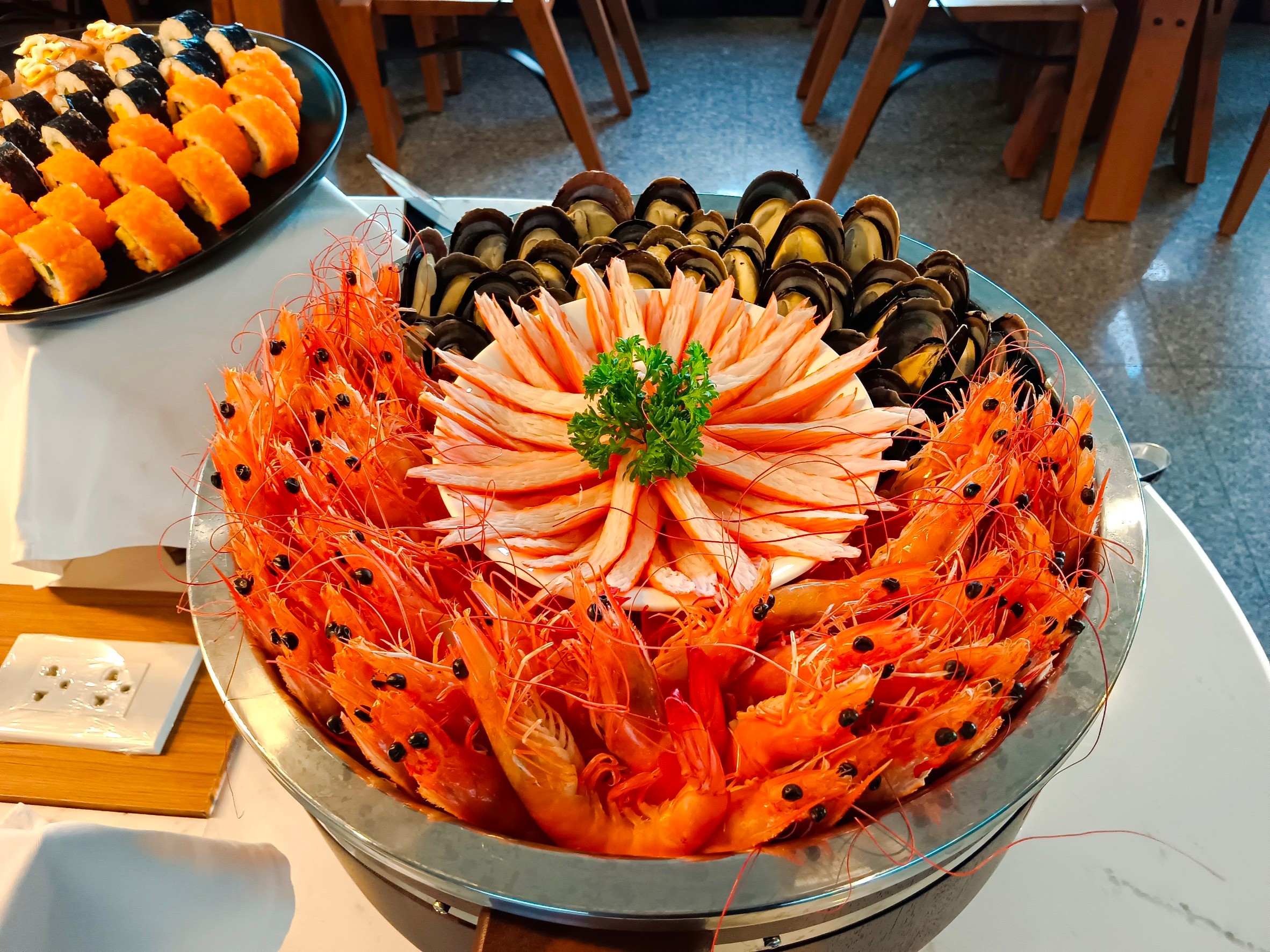 New Horizon Cruise: Elegant Dinner Cruise on Bangkok's Chao Phraya R