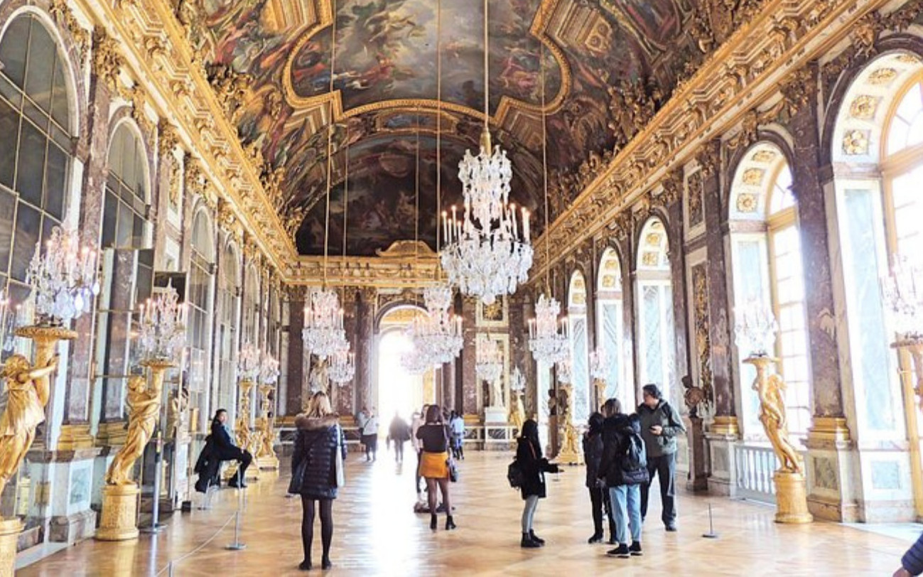 Versailles Palace & Gardens Private Tour with Transport in Paris