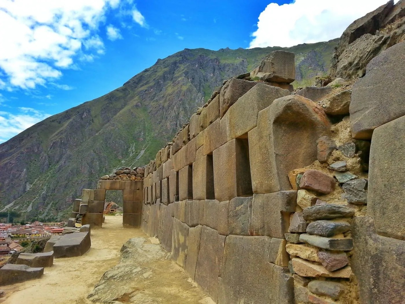 Full day tour to the Sacred Valley of the Incas with lunch included