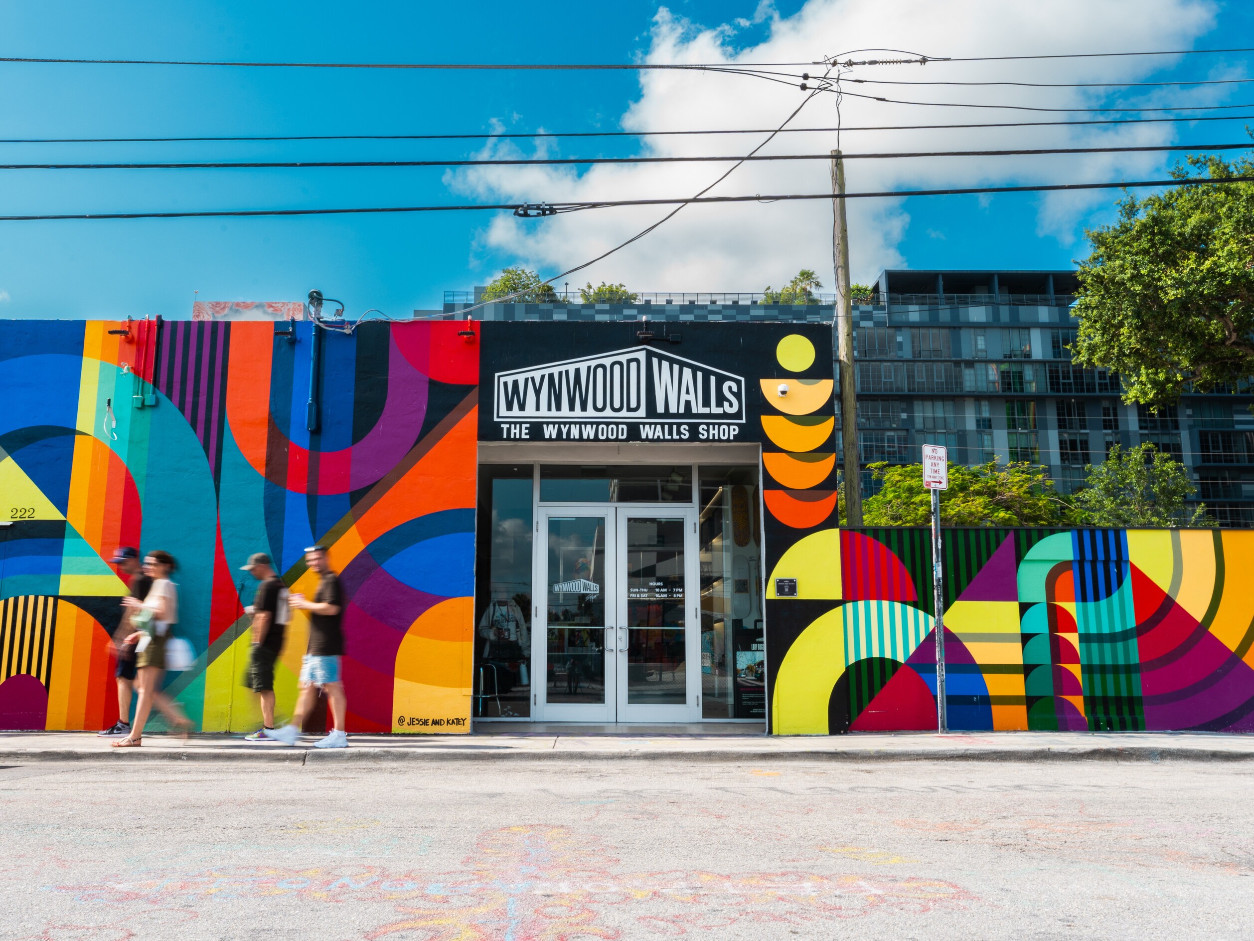 探索 Wynwood Walls 區中心的世界級壁畫和奔放創意